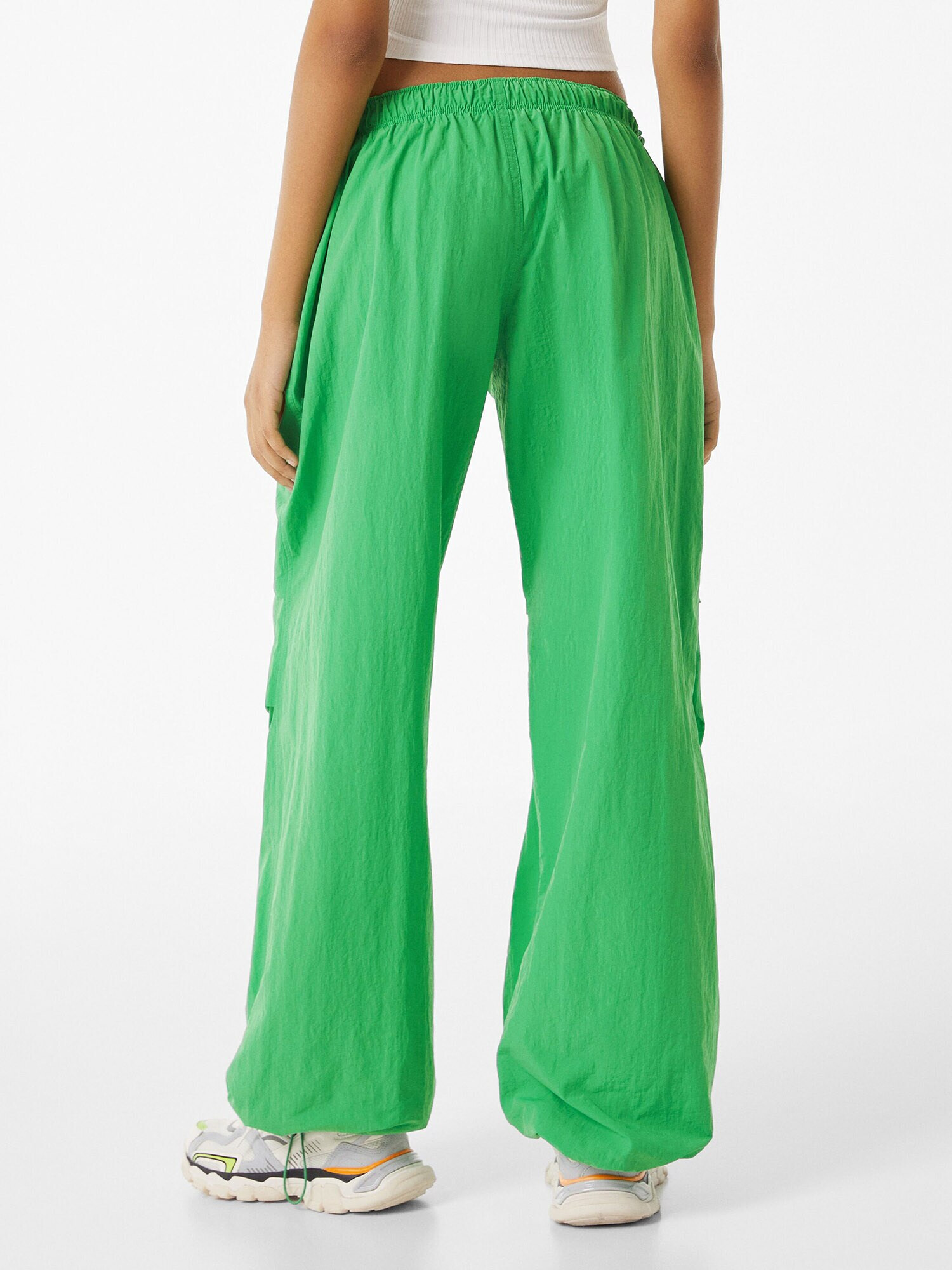 Bershka Pantaloni verde - Pled.ro