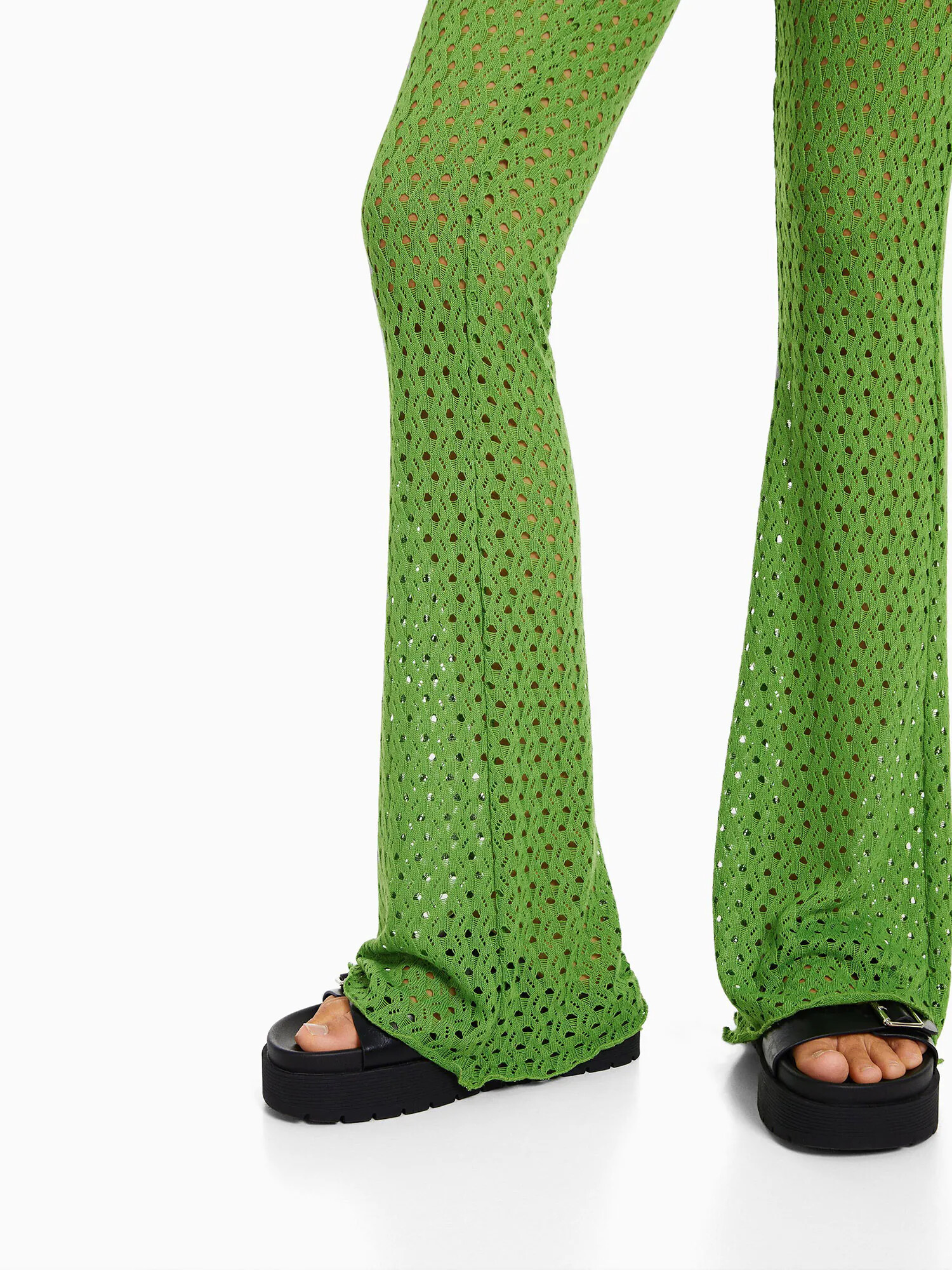 Bershka Pantaloni verde - Pled.ro