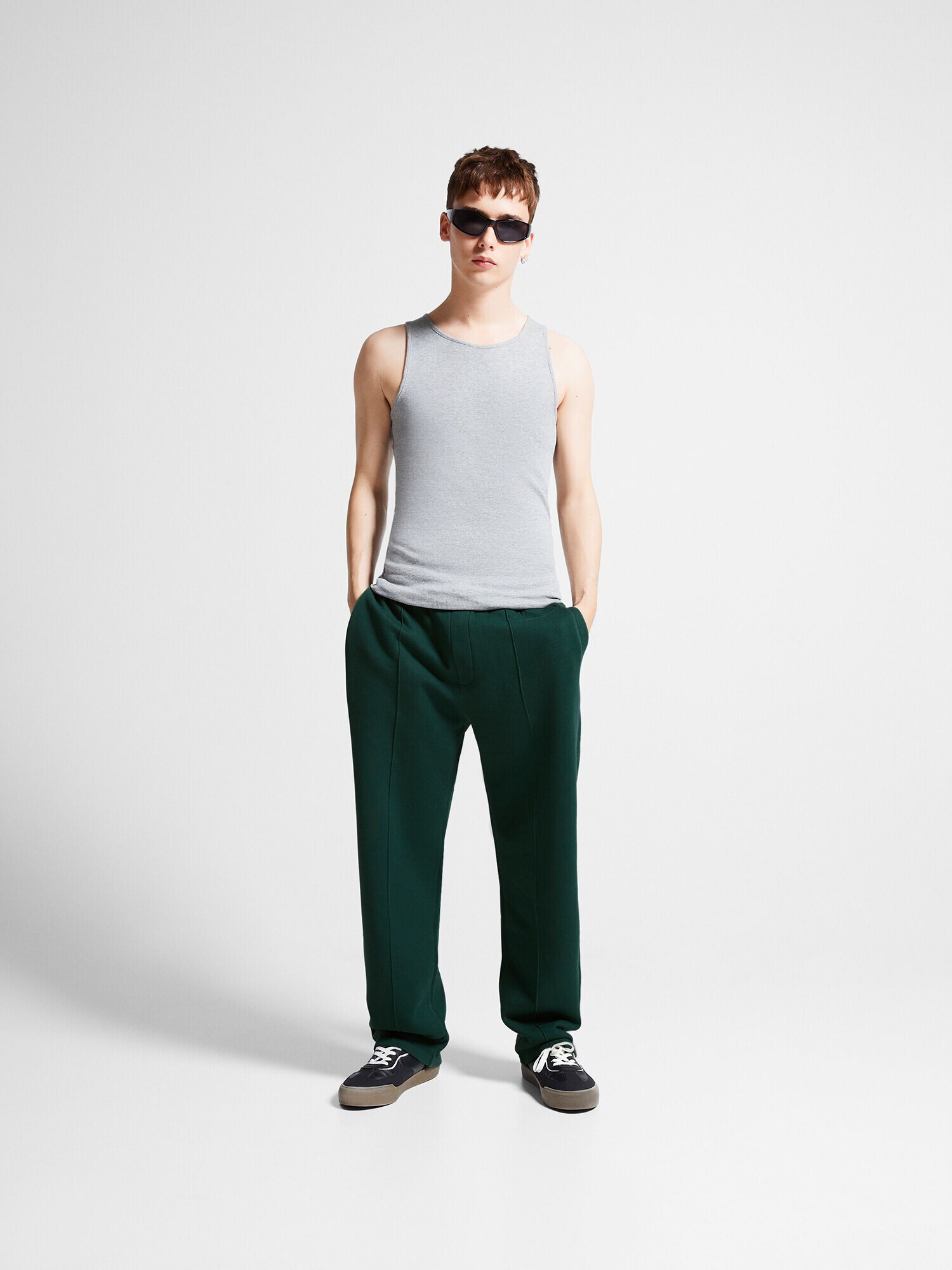 Bershka Pantaloni verde închis - Pled.ro