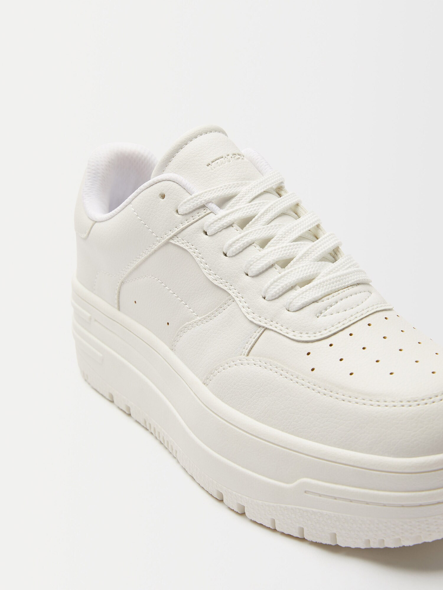 Bershka Sneaker low alb - Pled.ro