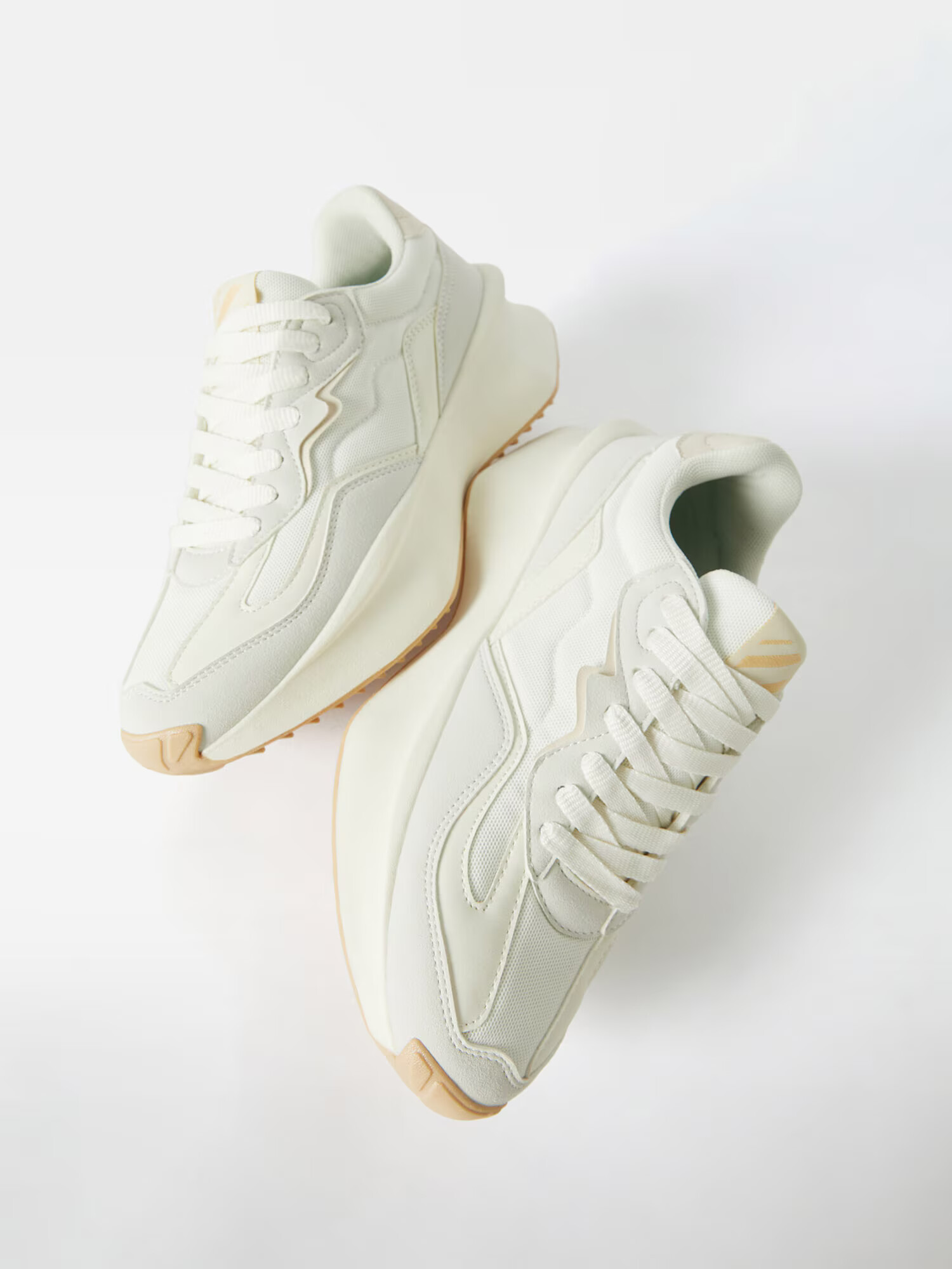 Bershka Sneaker low alb / alb murdar - Pled.ro