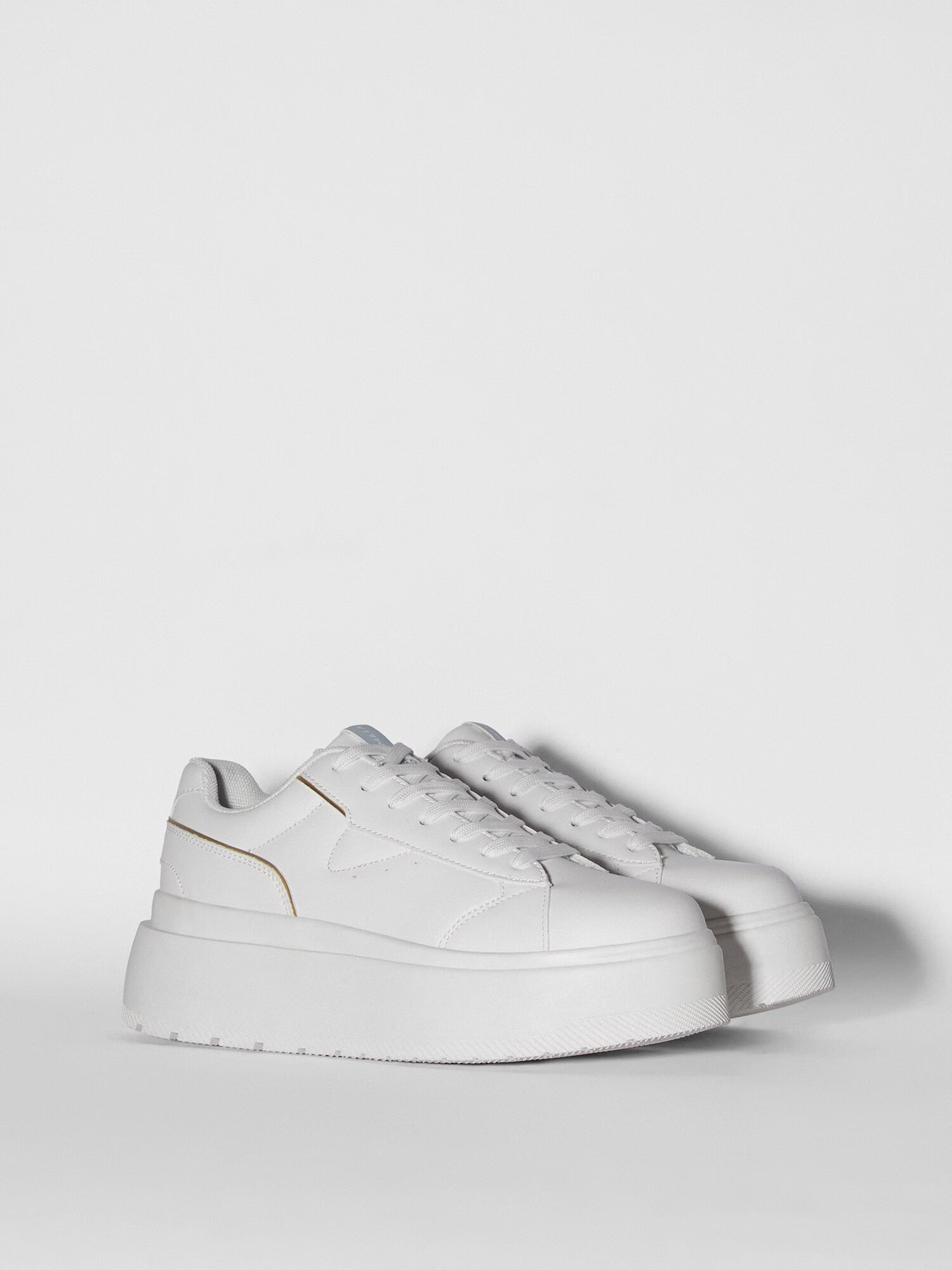 Bershka Sneaker low auriu / alb - Pled.ro