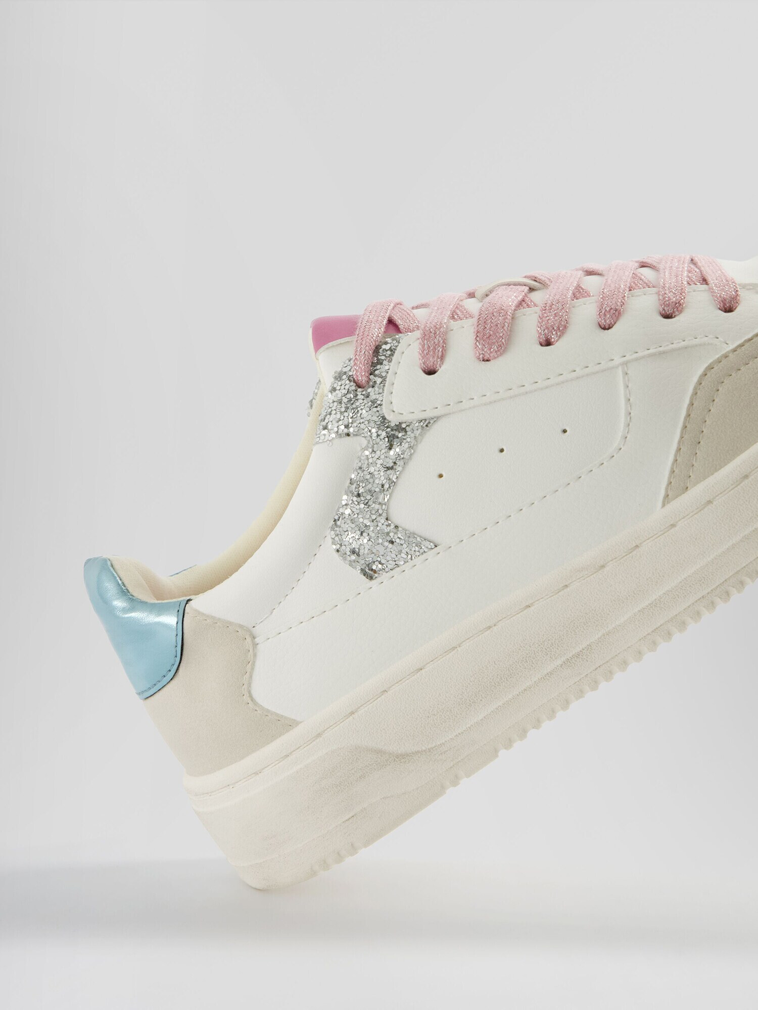 Bershka Sneaker low bej / albastru deschis / roz / alb - Pled.ro