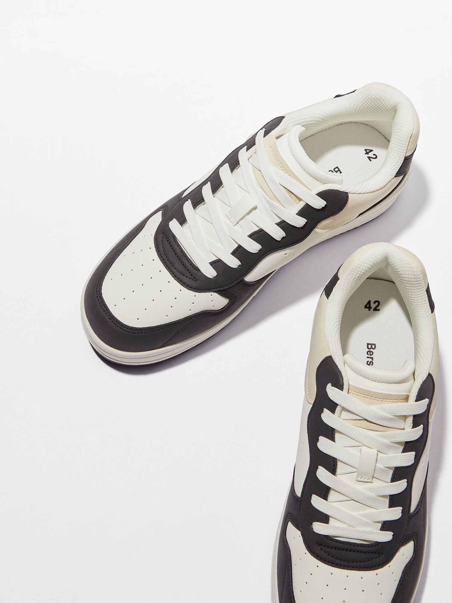 Bershka Sneaker low bej / crem / negru - Pled.ro