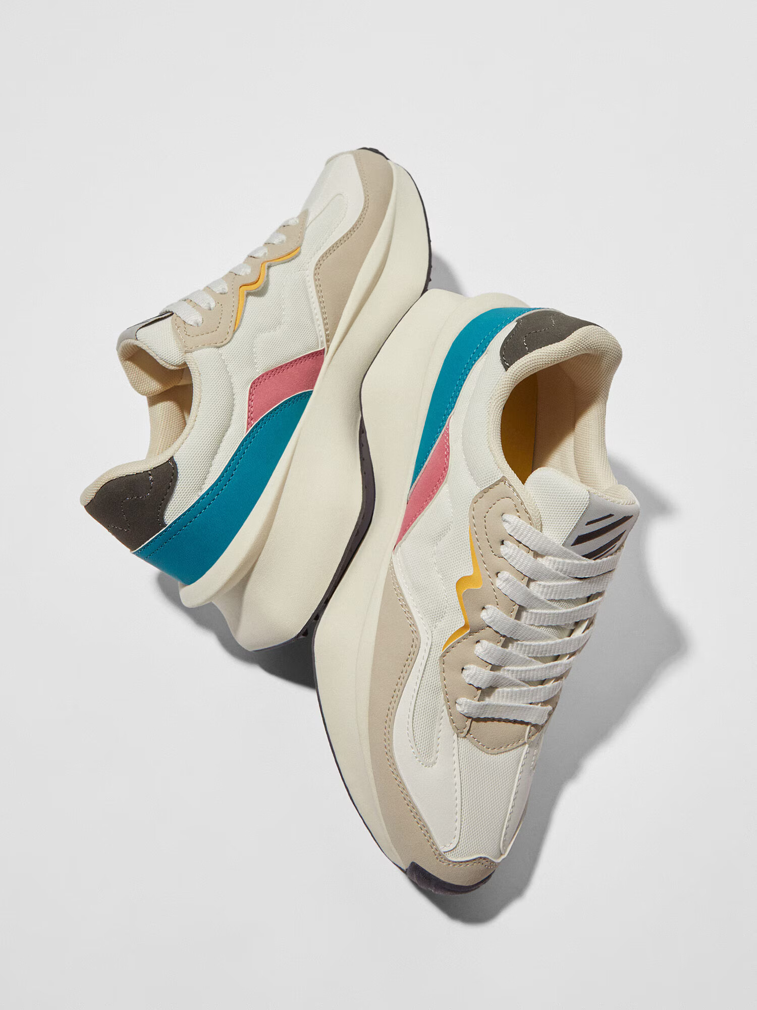 Bershka Sneaker low bej deschis / albastru pastel / roz / alb - Pled.ro