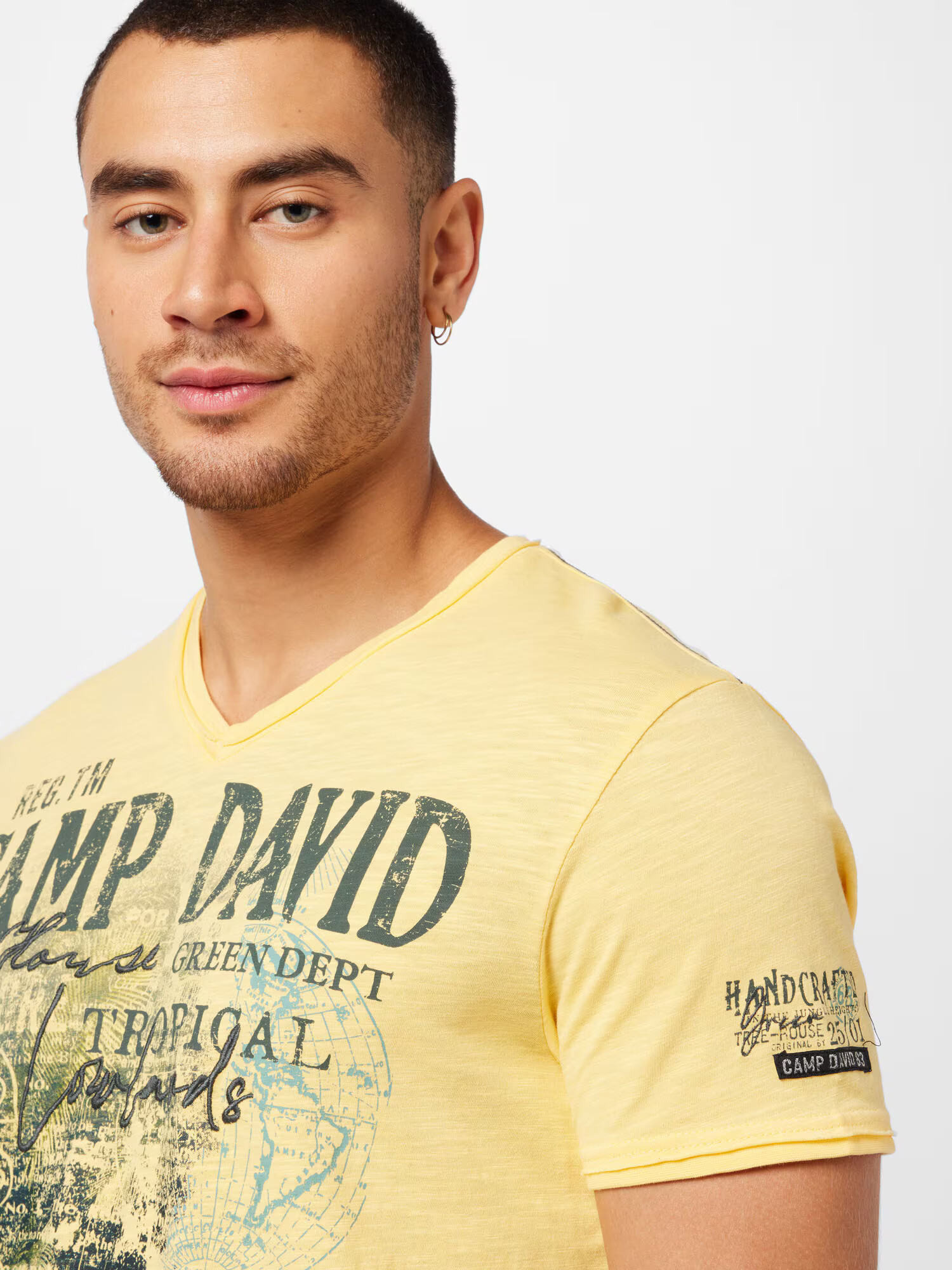 CAMP DAVID Tricou albastru deschis / galben / verde / negru - Pled.ro