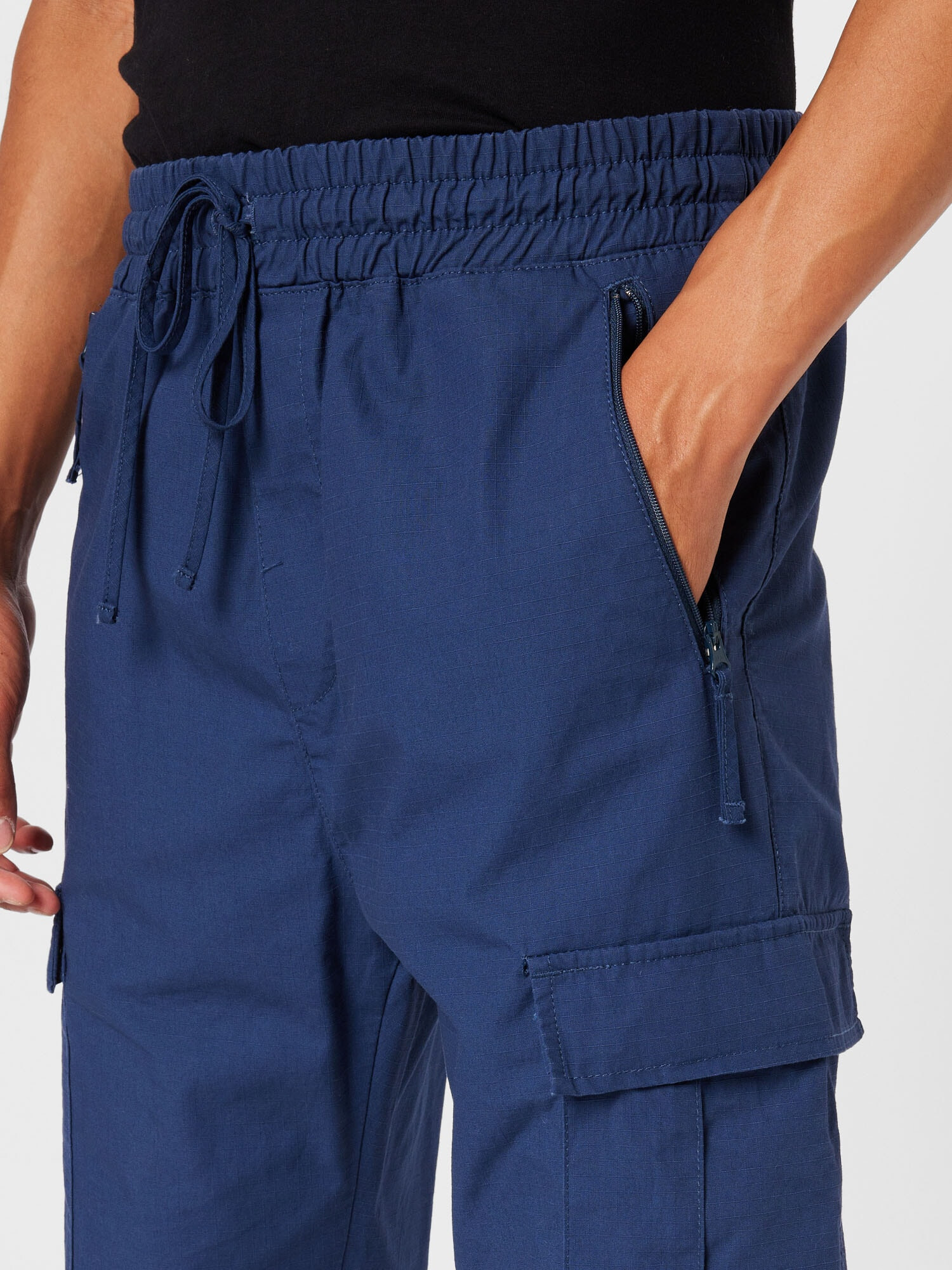 Carhartt WIP Pantaloni cu buzunare bleumarin - Pled.ro