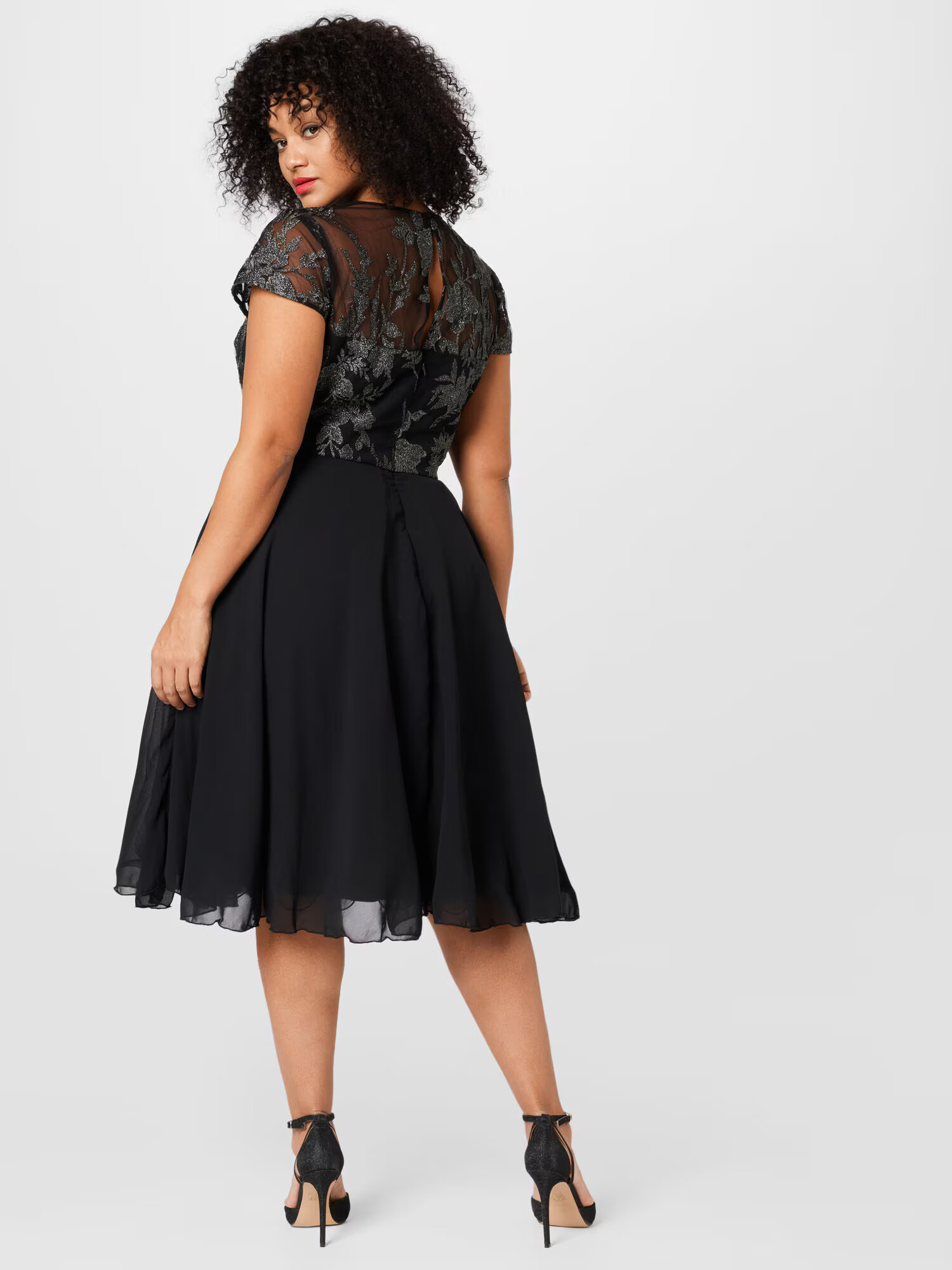 Chi Chi Curve Rochie de cocktail gri argintiu / negru - Pled.ro