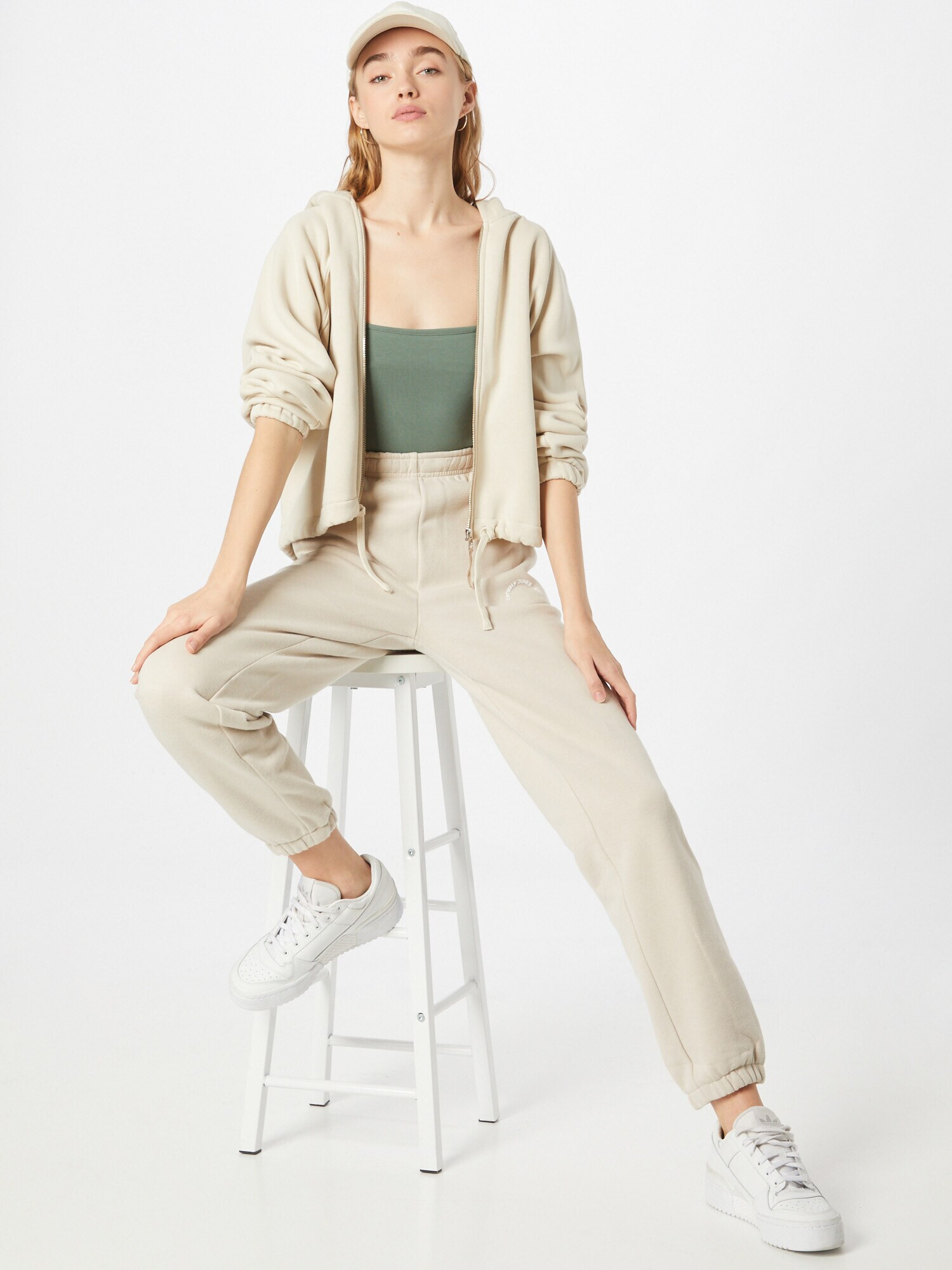 Comfort Studio by Catwalk Junkie Pantaloni 'EASY GOING' bej / alb - Pled.ro