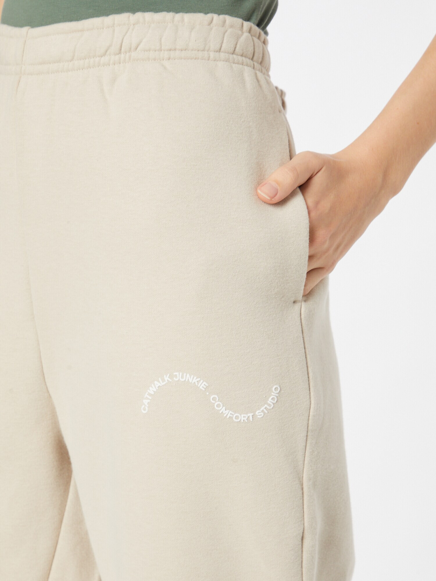 Comfort Studio by Catwalk Junkie Pantaloni 'EASY GOING' bej / alb - Pled.ro