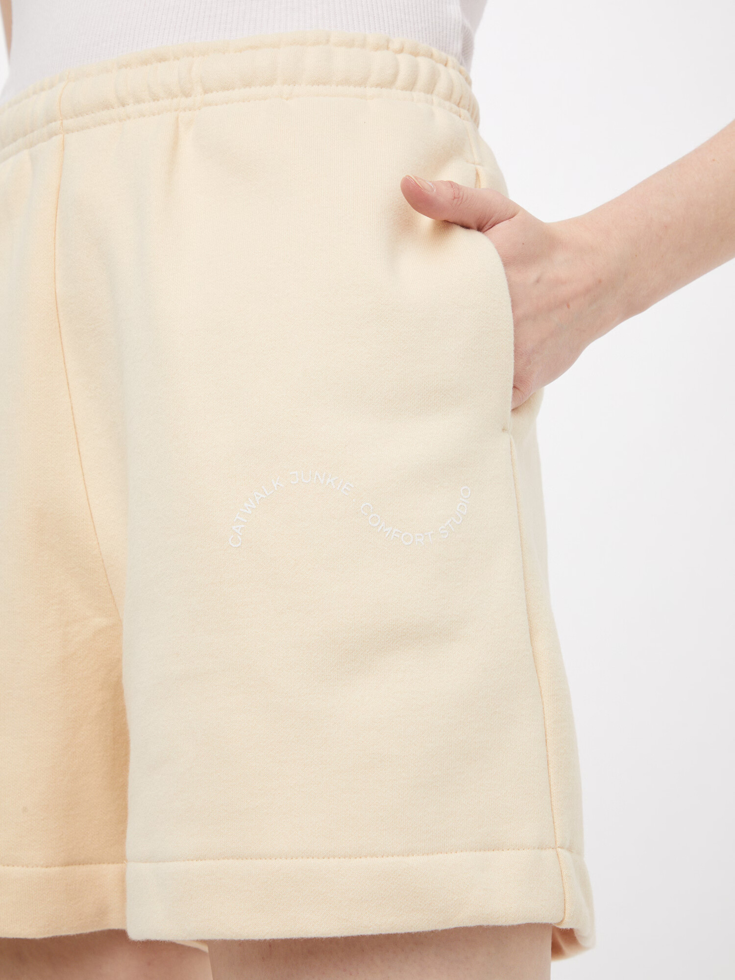 Comfort Studio by Catwalk Junkie Pantaloni 'TAKE IT EASY' crem - Pled.ro