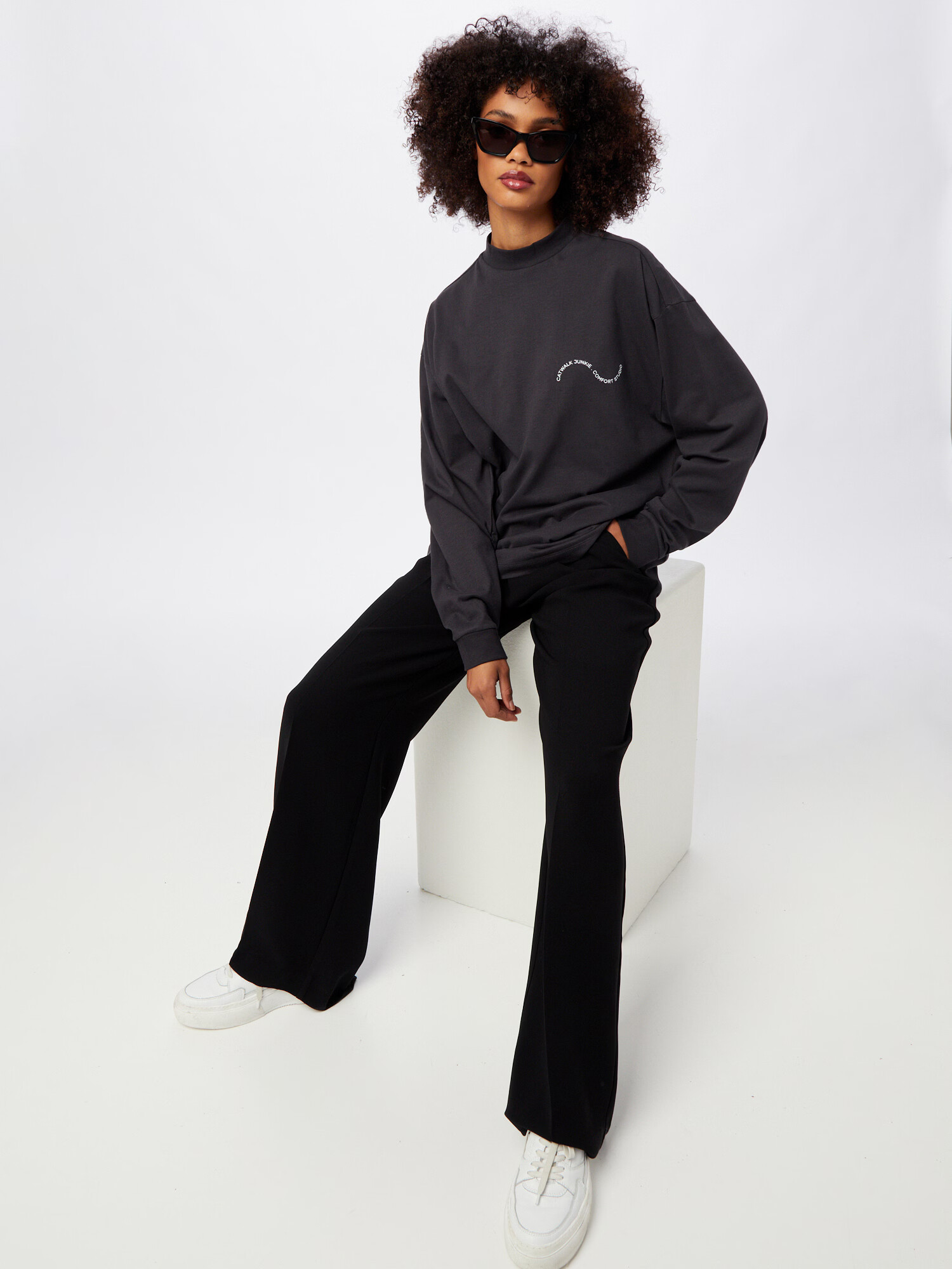 Comfort Studio by Catwalk Junkie Tricou negru / alb - Pled.ro