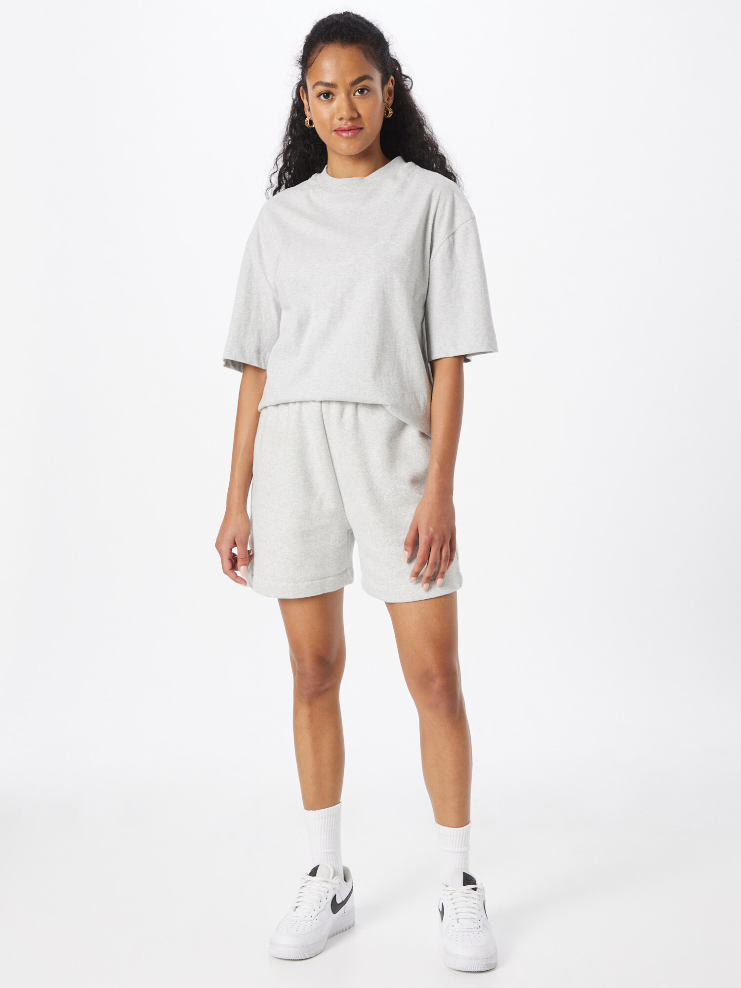 Comfort Studio by Catwalk Junkie Tricou 'SLOW DOWN' gri deschis / alb - Pled.ro