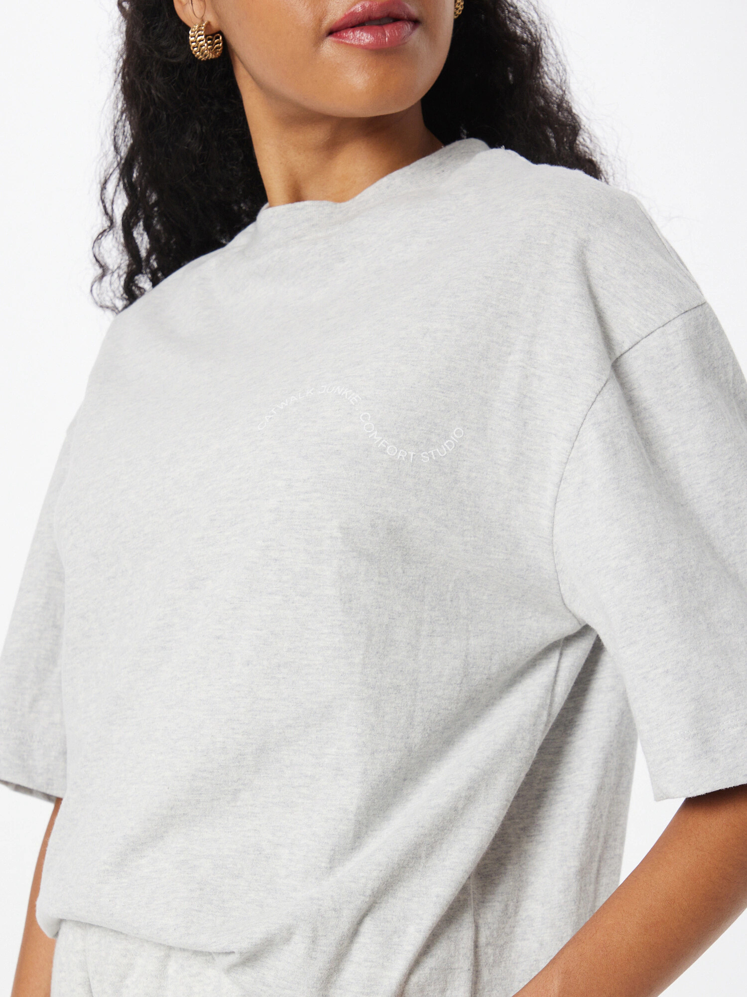 Comfort Studio by Catwalk Junkie Tricou 'SLOW DOWN' gri deschis / alb - Pled.ro