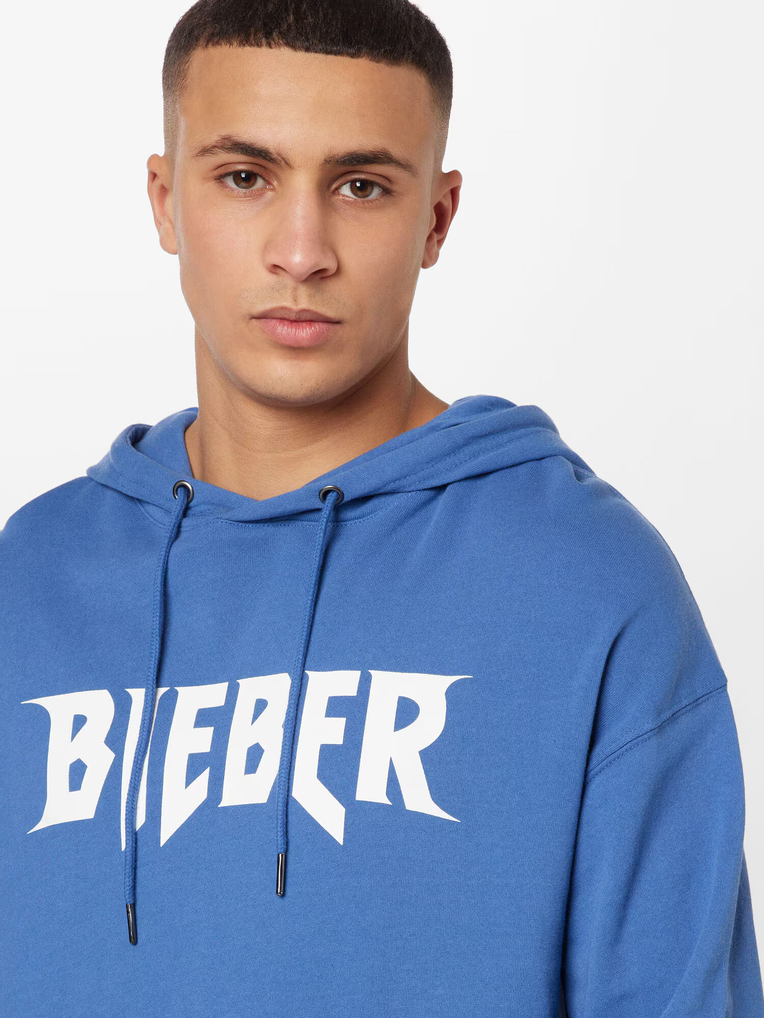 Cotton On Bluză de molton 'JUSTIN BIEBER' albastru cobalt / alb - Pled.ro