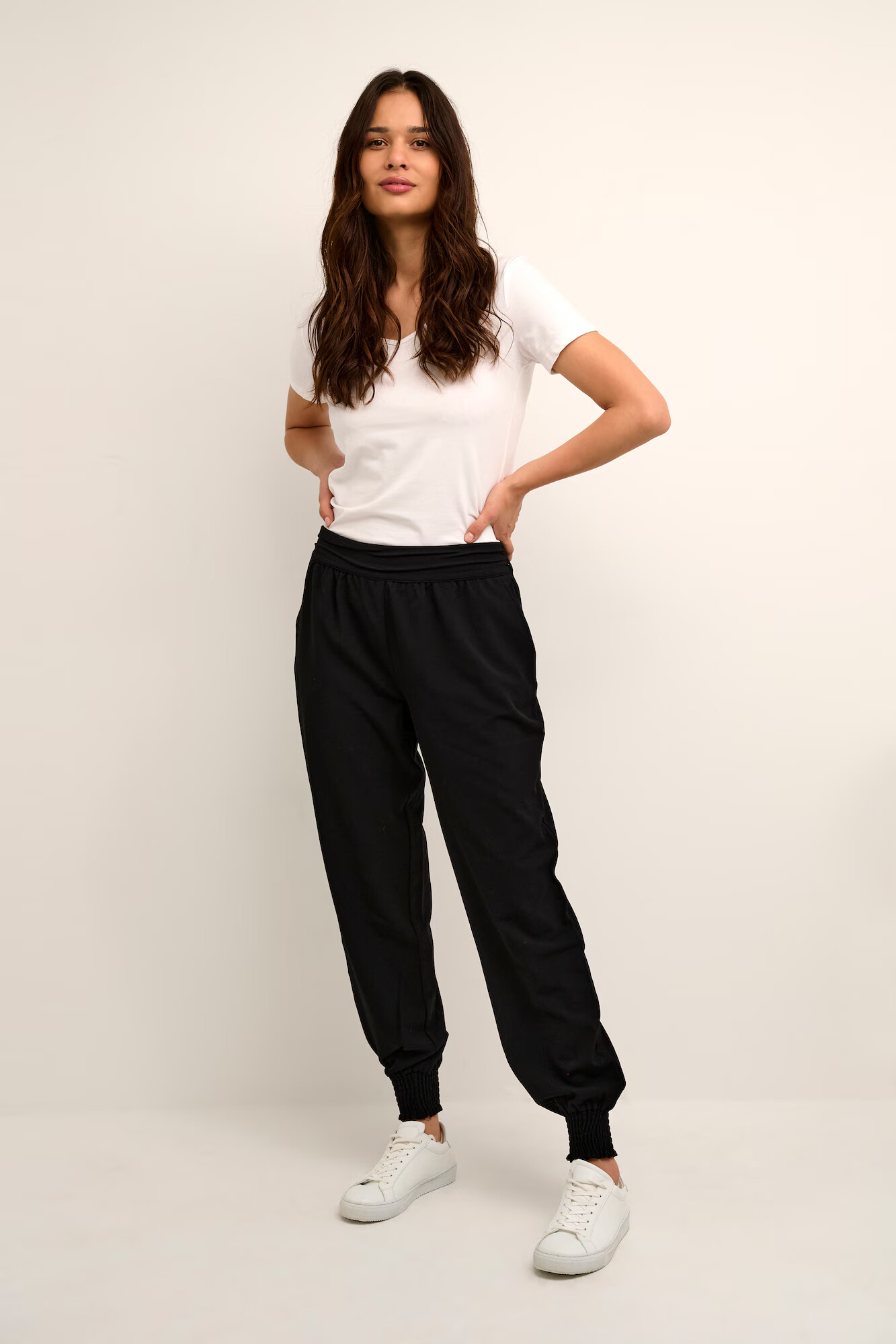 Cream Pantaloni 'Charlott' negru - Pled.ro