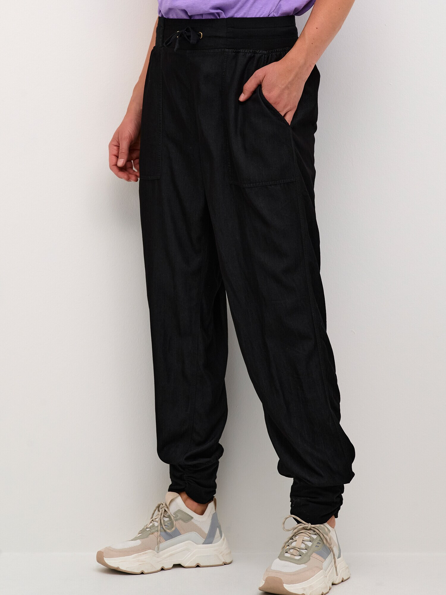 Cream Pantaloni 'Line' negru - Pled.ro