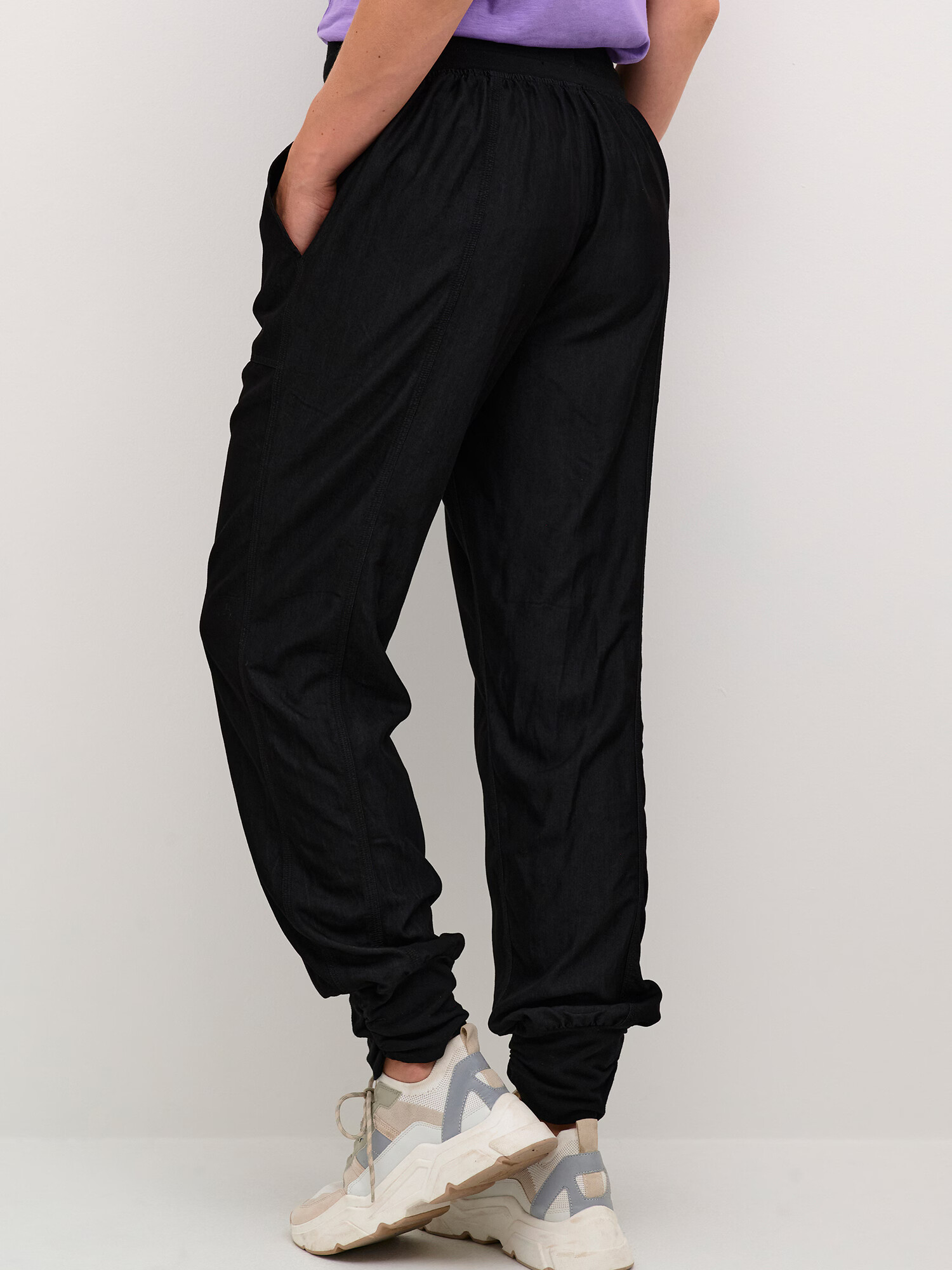 Cream Pantaloni 'Line' negru - Pled.ro