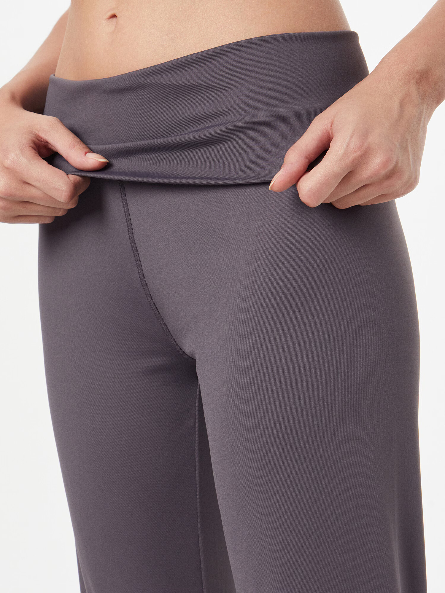 CURARE Yogawear Pantaloni sport 'Breath' gri taupe - Pled.ro