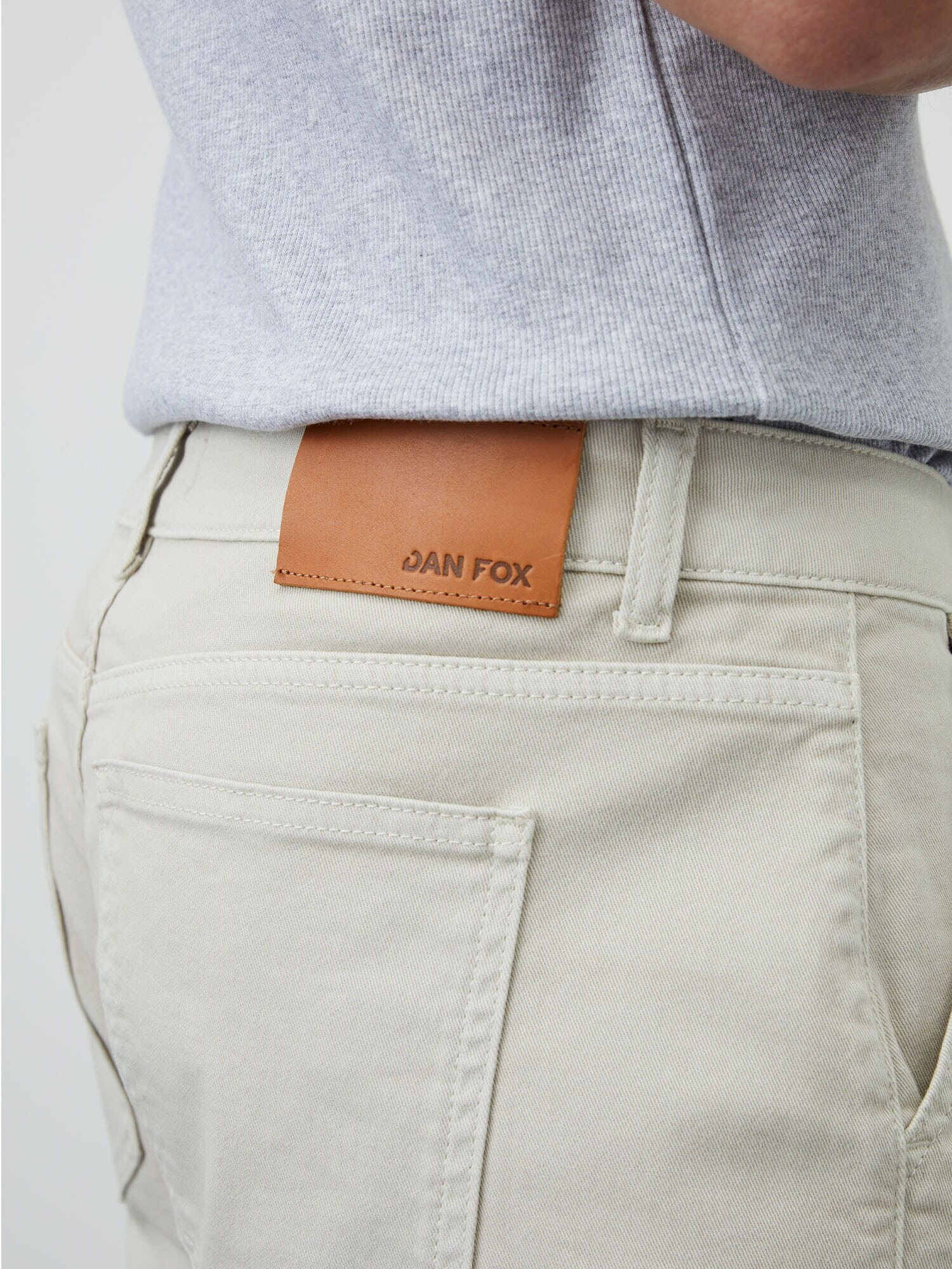 DAN FOX APPAREL Pantaloni 'Jan' alb murdar - Pled.ro