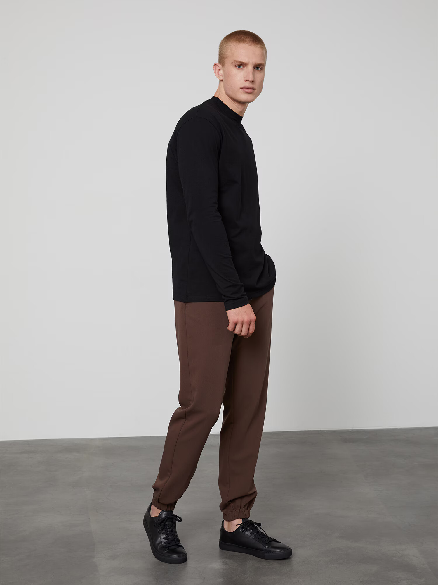 DAN FOX APPAREL Pantaloni 'Maurice' maro - Pled.ro