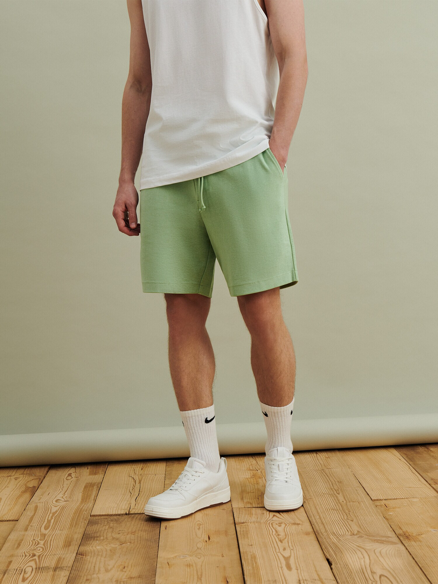 DAN FOX APPAREL Pantaloni 'Miko' verde deschis - Pled.ro