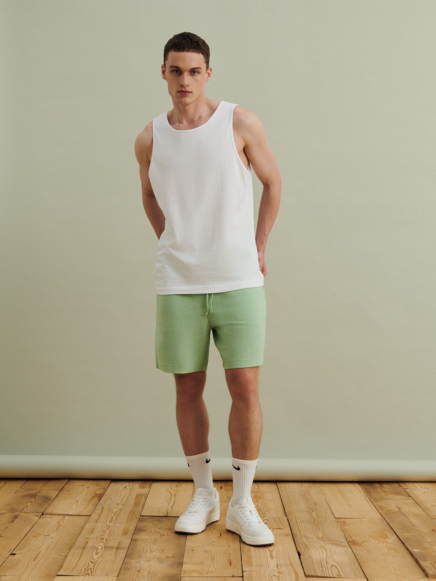 DAN FOX APPAREL Pantaloni 'Miko' verde deschis - Pled.ro