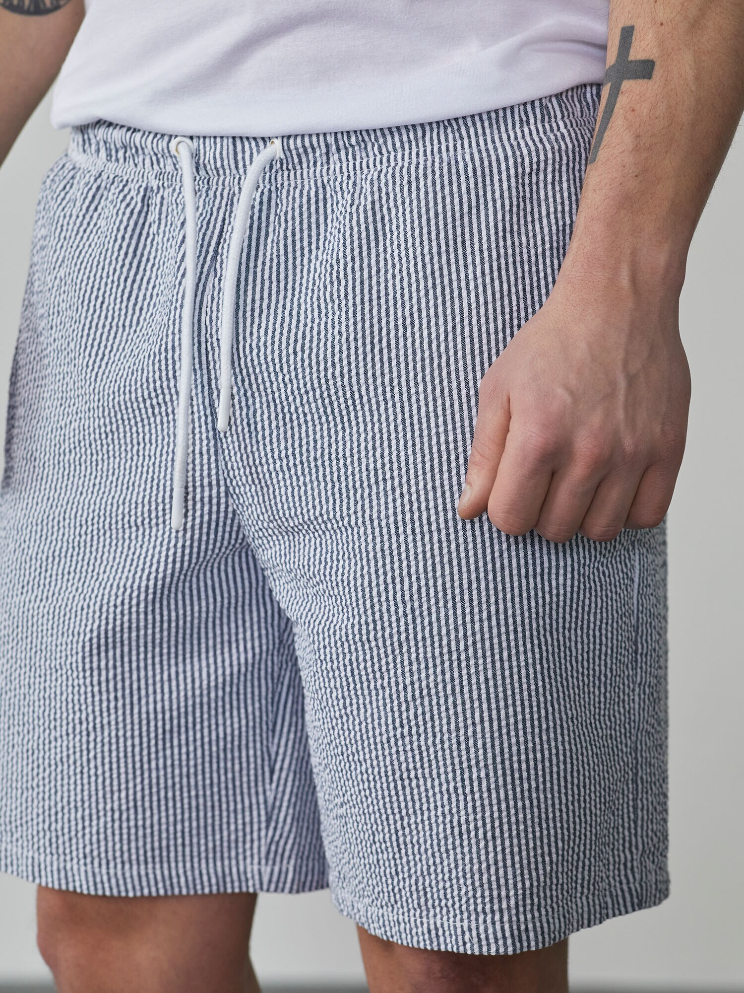 DAN FOX APPAREL Pantaloni 'Nino' albastru / alb - Pled.ro