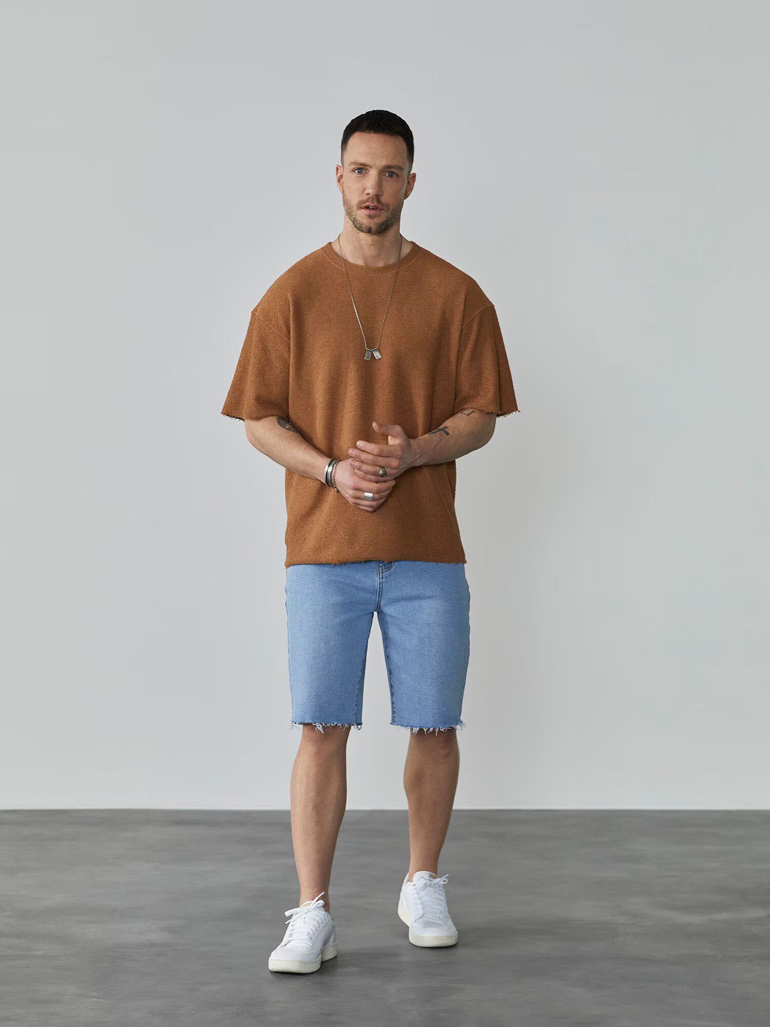 DAN FOX APPAREL Tricou 'Arjen' maro - Pled.ro