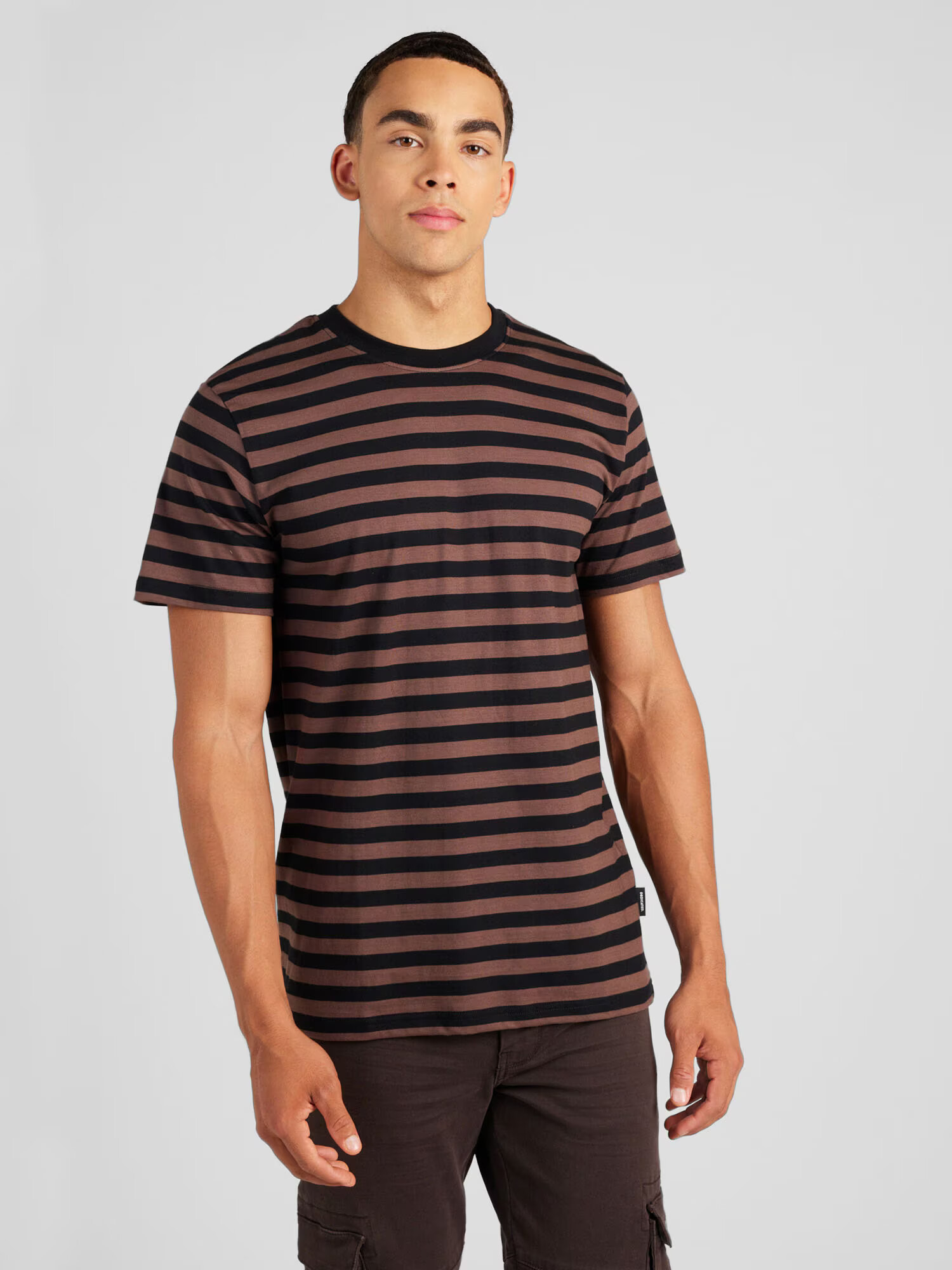 DEDICATED. Tricou 'Stockholm' maro / negru - Pled.ro