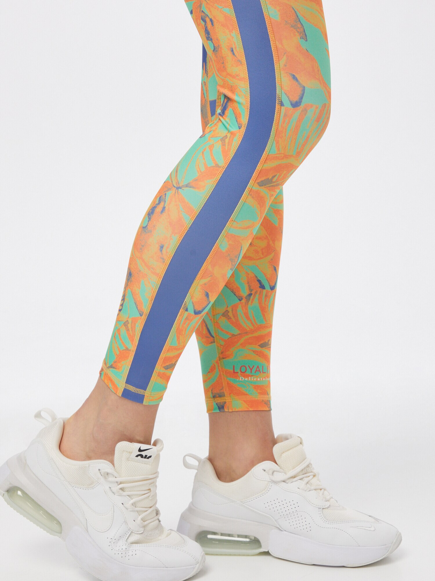 DELICATELOVE Pantaloni sport 'Nadi' albastru / verde jad / portocaliu - Pled.ro