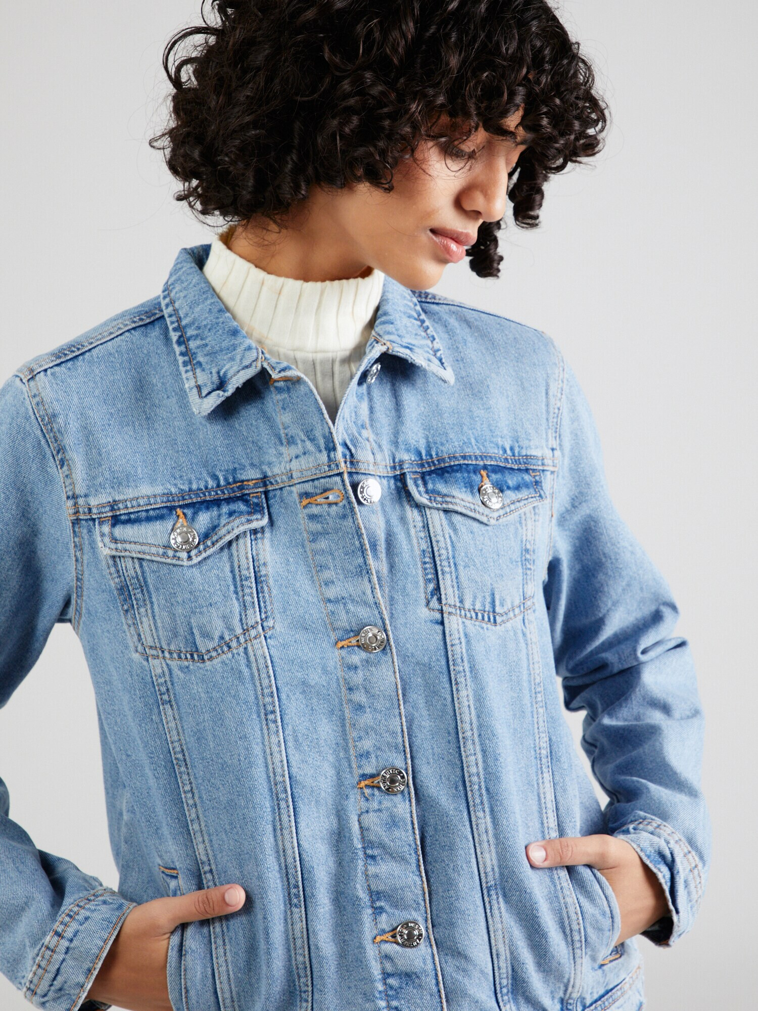 Nasty Gal Geacă de primăvară-toamnă albastru denim - Pled.ro