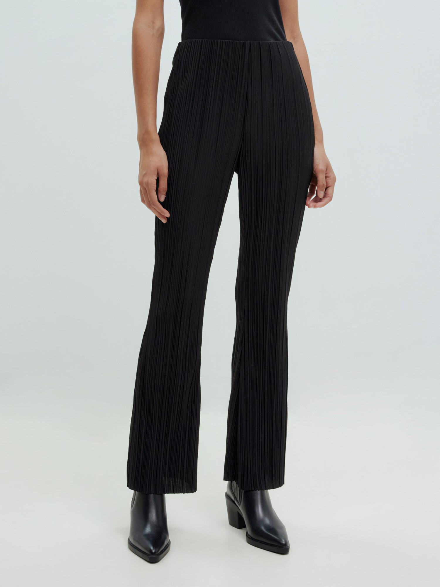 EDITED Pantaloni 'Zelinda' negru - Pled.ro