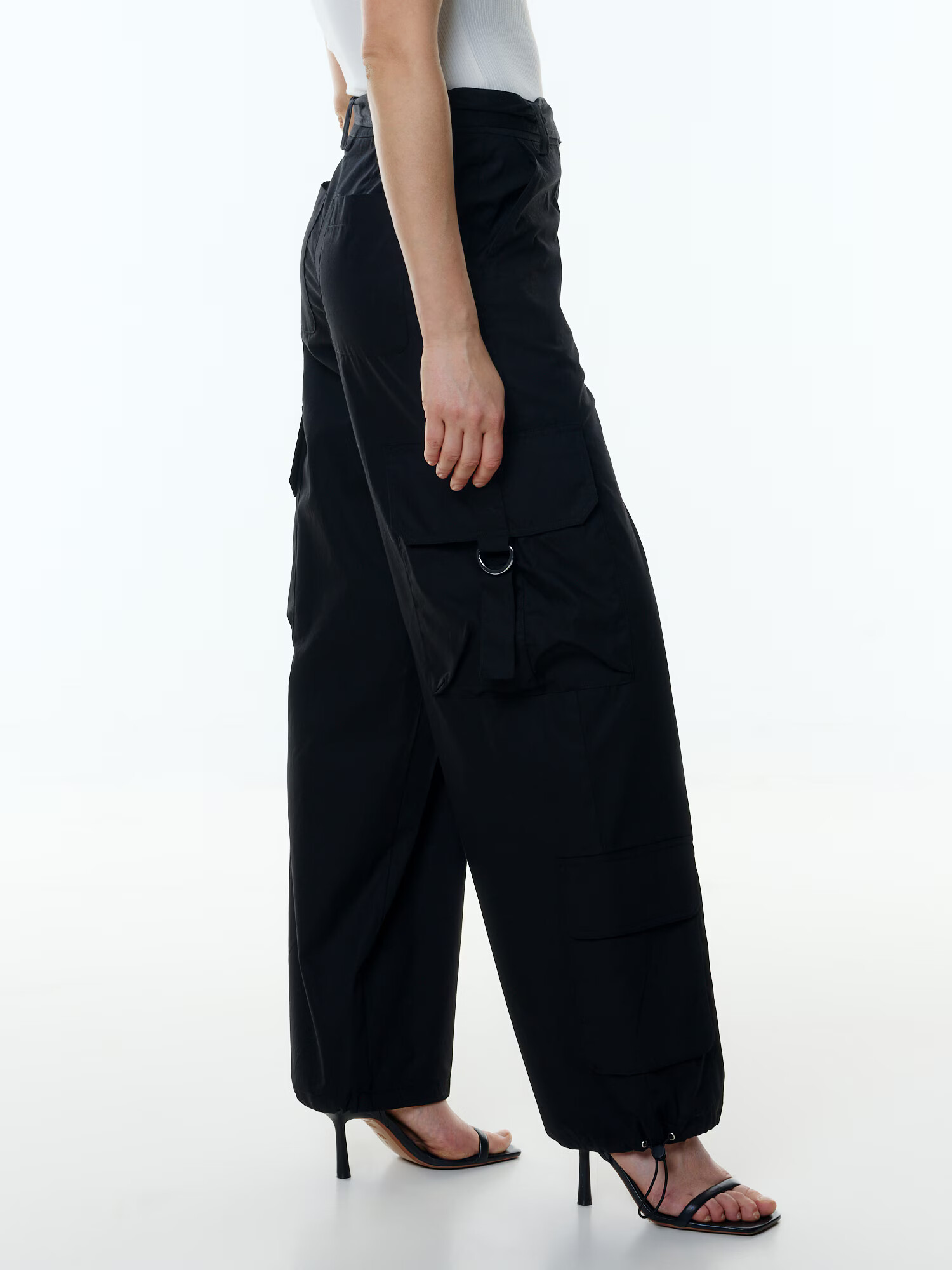 EDITED Pantaloni cu buzunare 'Nia' negru - Pled.ro