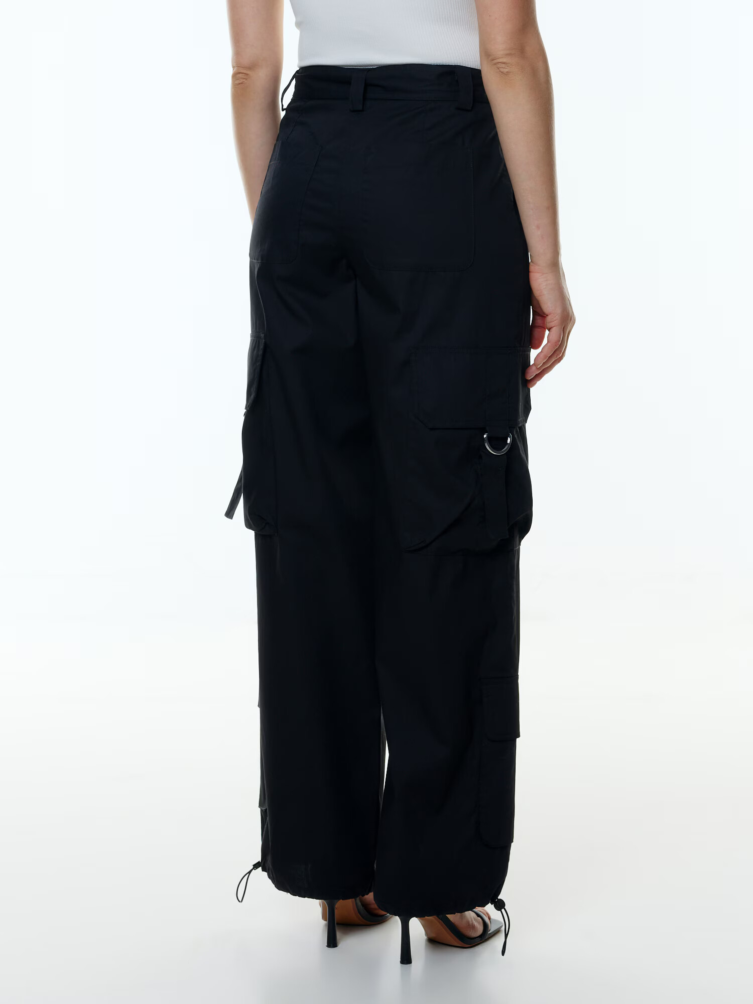 EDITED Pantaloni cu buzunare 'Nia' negru - Pled.ro