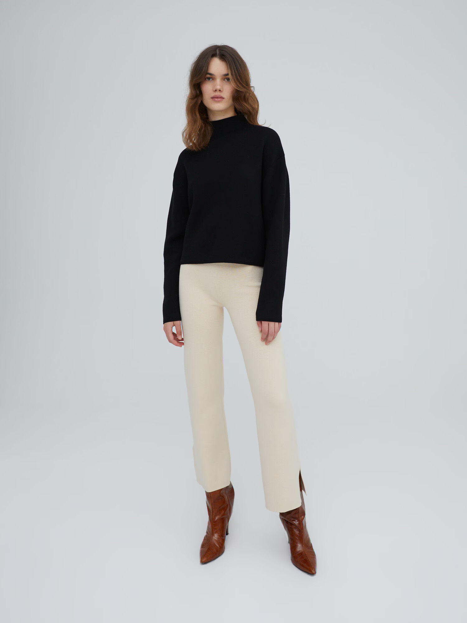 EDITED Pantaloni 'Genevieve' crem - Pled.ro