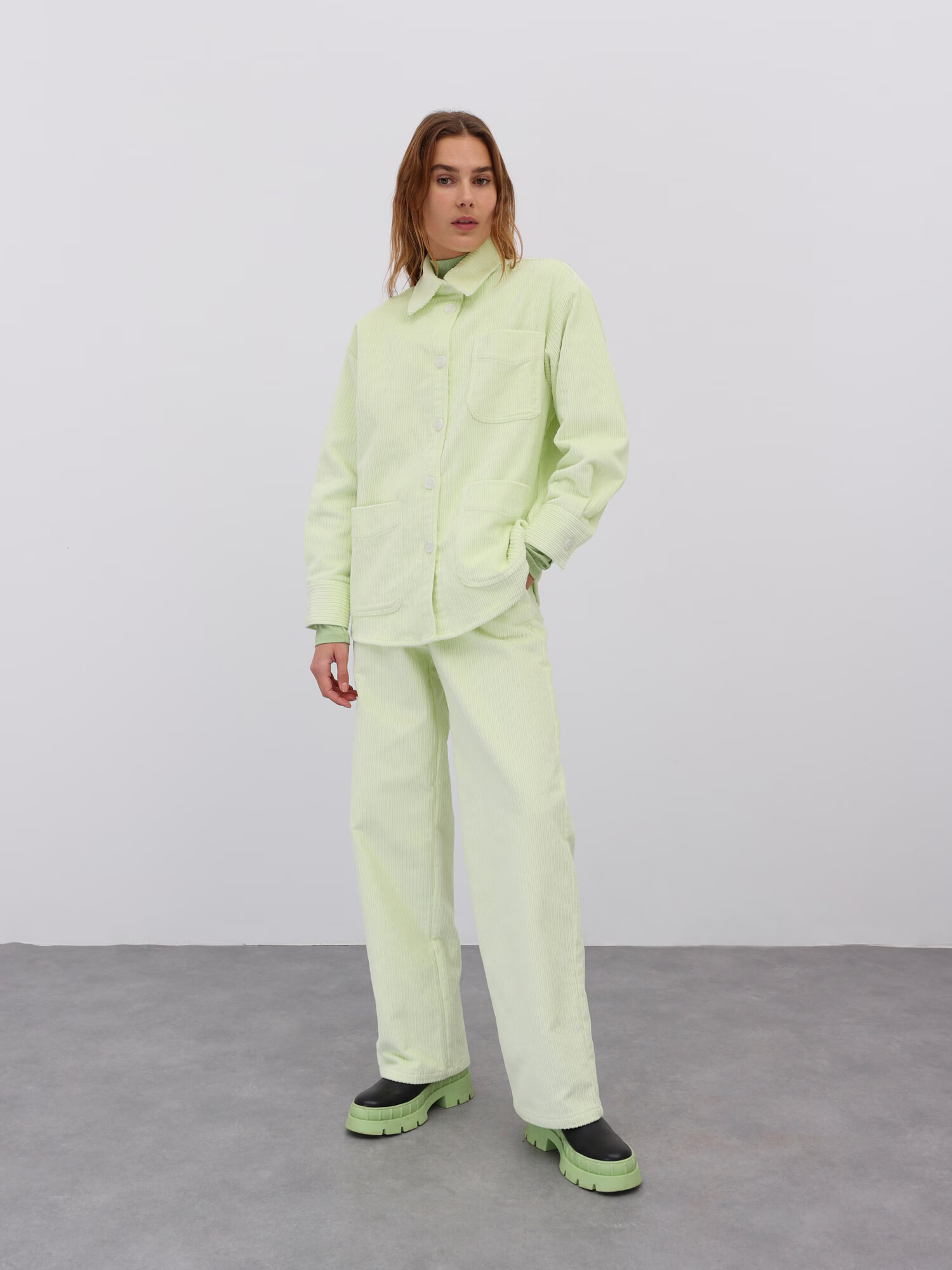 EDITED Pantaloni 'Jenny' verde pastel - Pled.ro