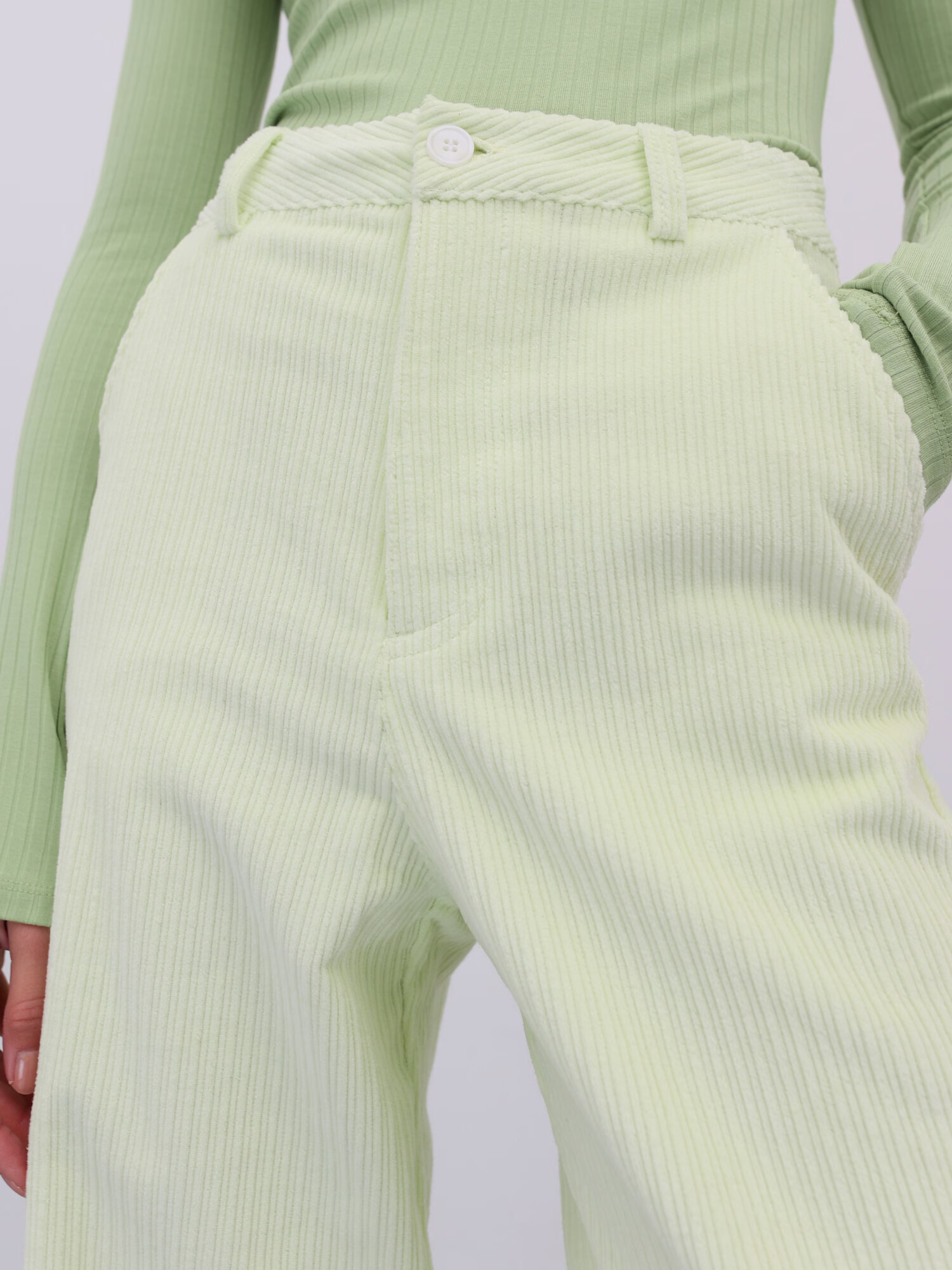 EDITED Pantaloni 'Jenny' verde pastel - Pled.ro