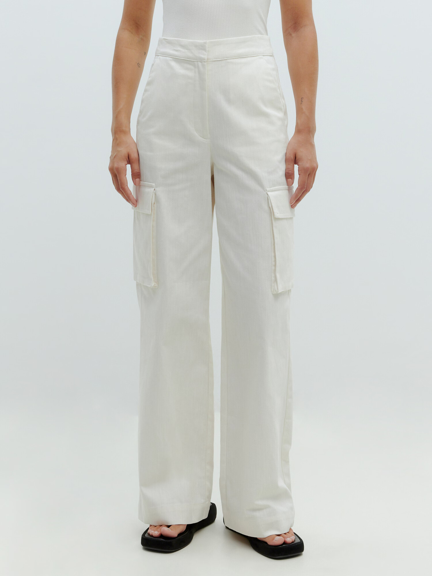 EDITED Pantaloni cu buzunare 'Malena' crem - Pled.ro