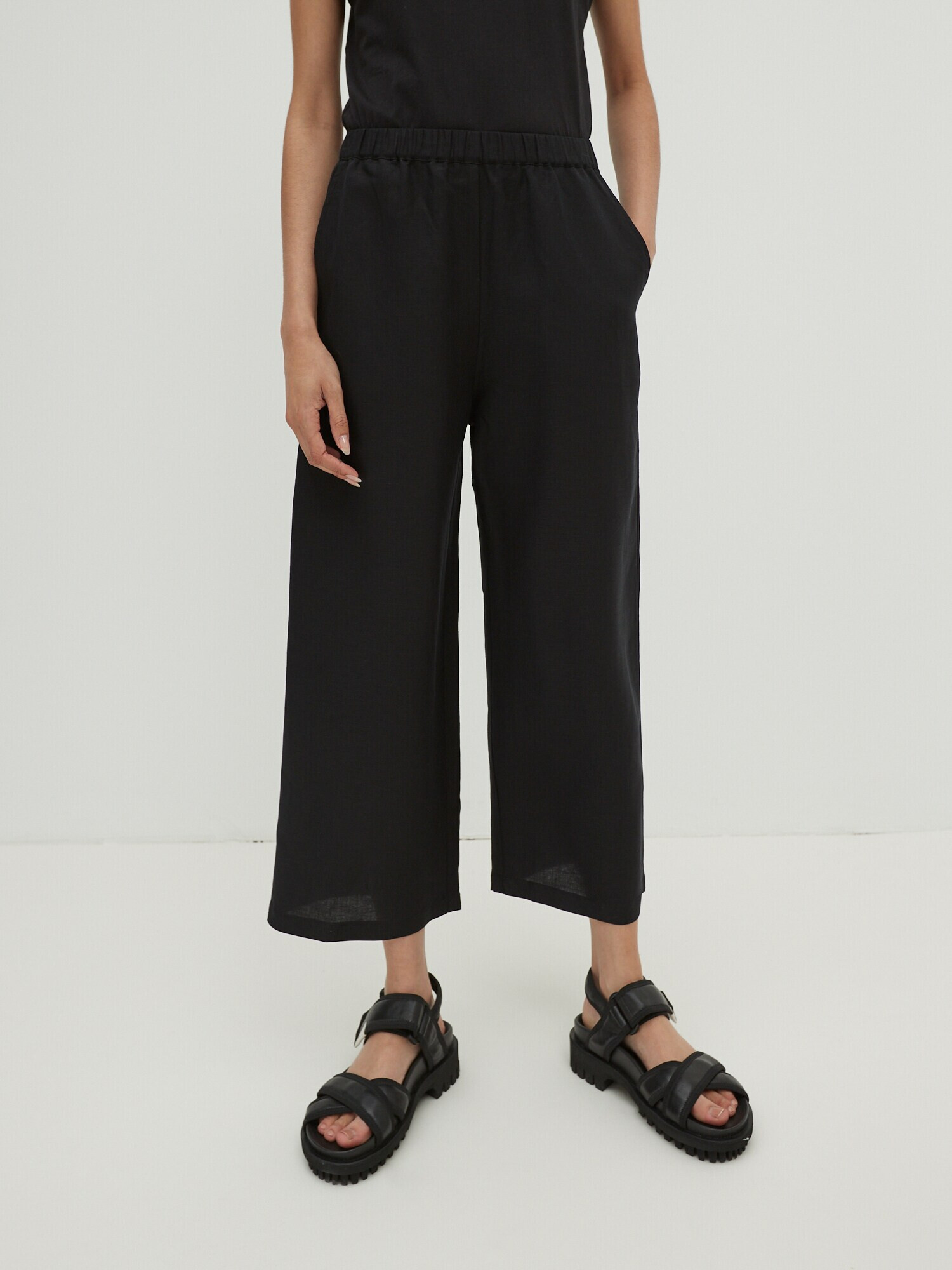 EDITED Pantaloni 'Nona' negru - Pled.ro