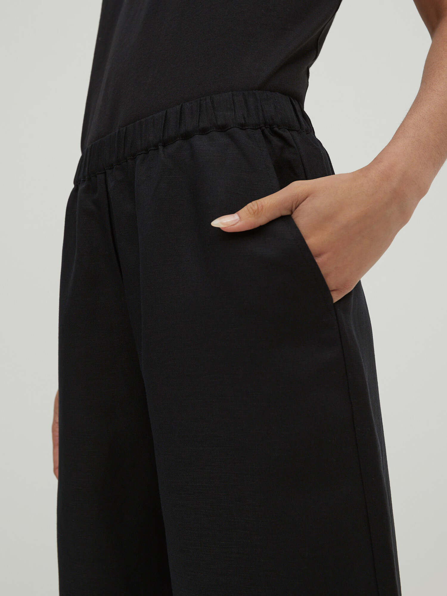 EDITED Pantaloni 'Nona' negru - Pled.ro