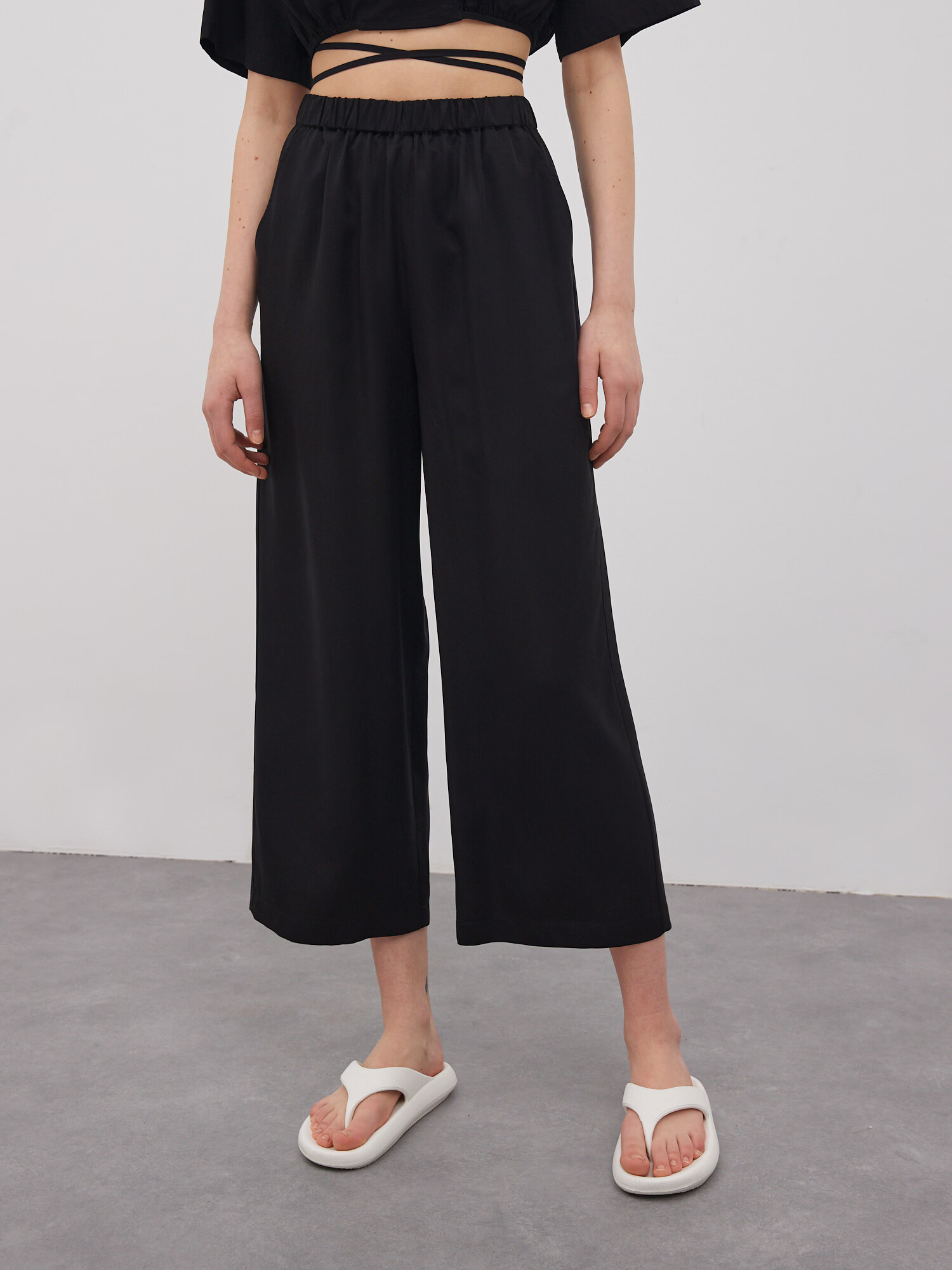 EDITED Pantaloni 'Nona' negru - Pled.ro