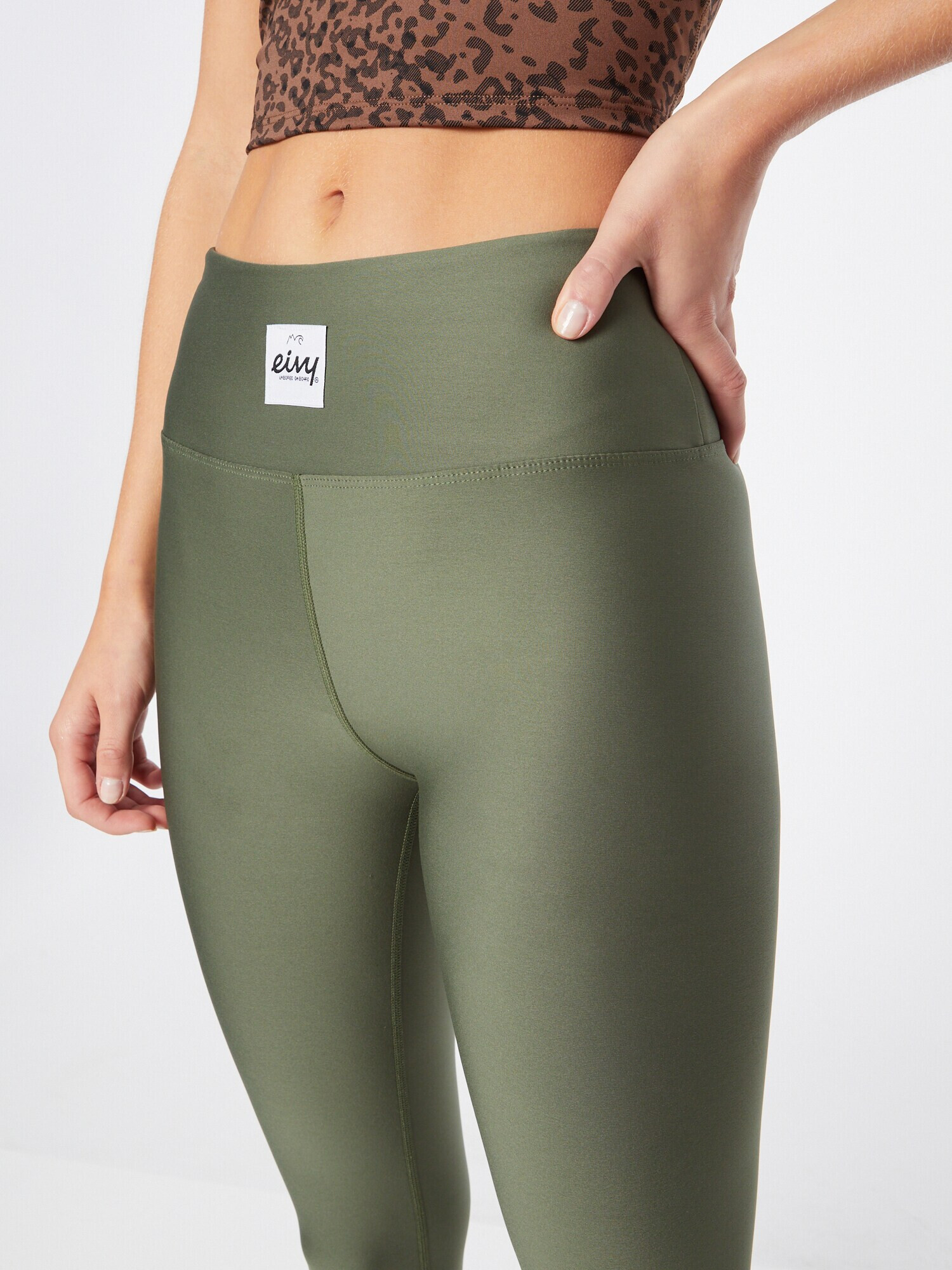 Eivy Pantaloni sport 'Icecold' oliv / negru / alb - Pled.ro