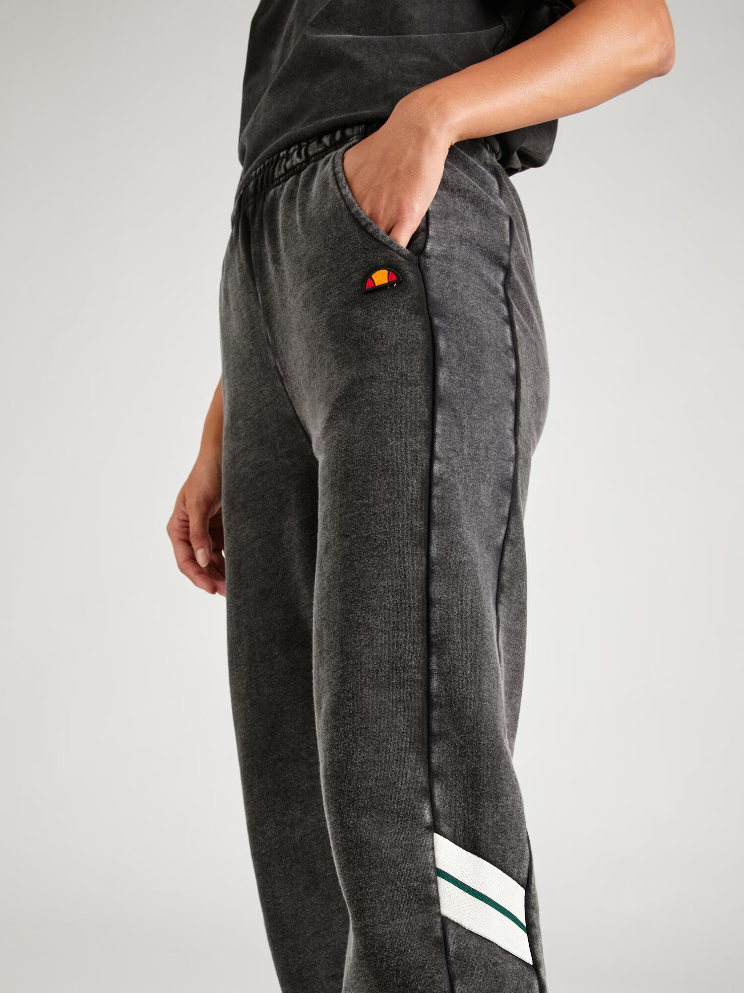 ELLESSE Pantaloni 'Reah' portocaliu mandarină / roșu rodie / negru / argintiu - Pled.ro