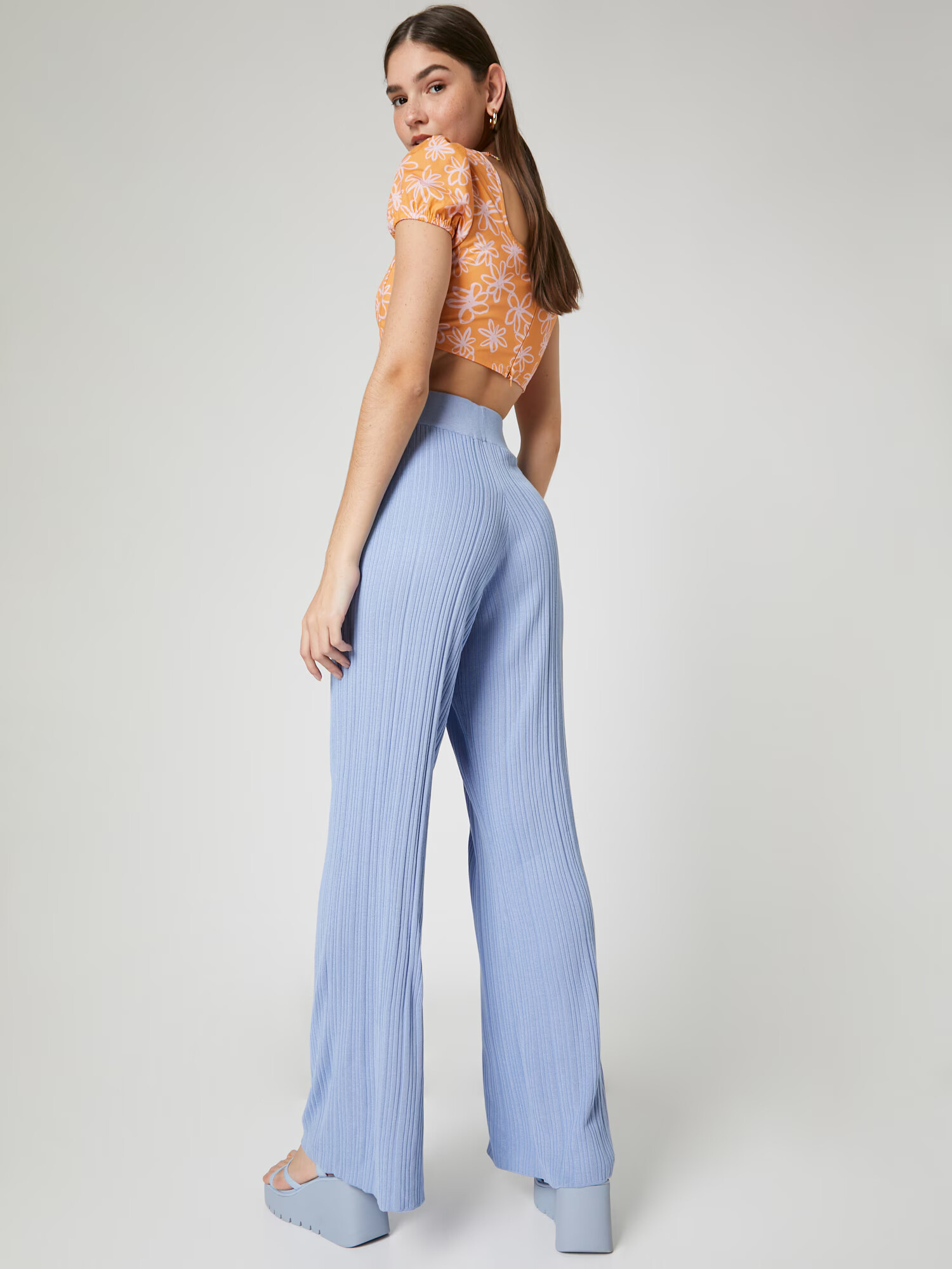 florence by mills exclusive for ABOUT YOU Pantaloni 'Brisk' albastru deschis - Pled.ro