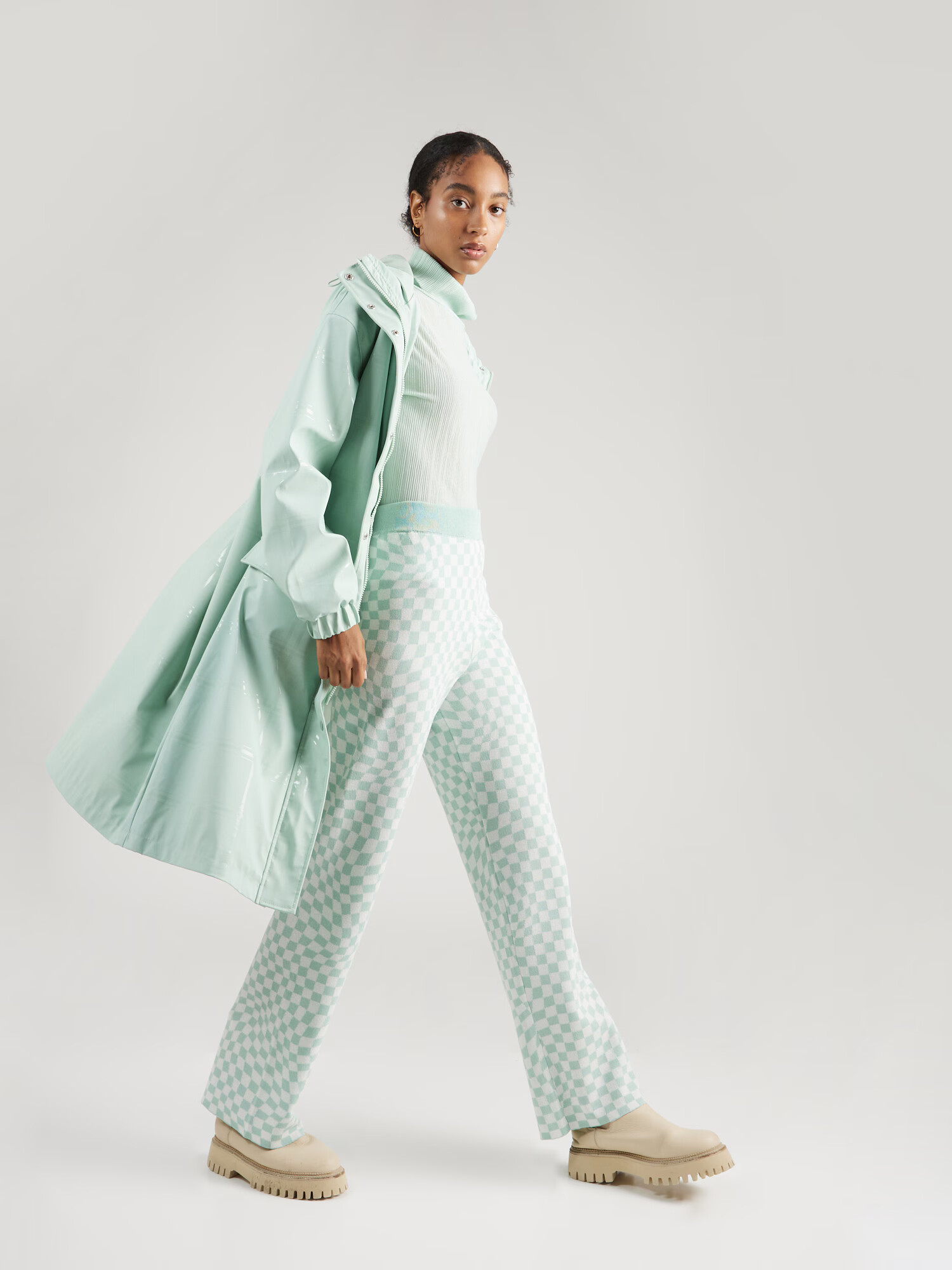 florence by mills exclusive for ABOUT YOU Pantaloni 'Copal' verde pastel / alb - Pled.ro