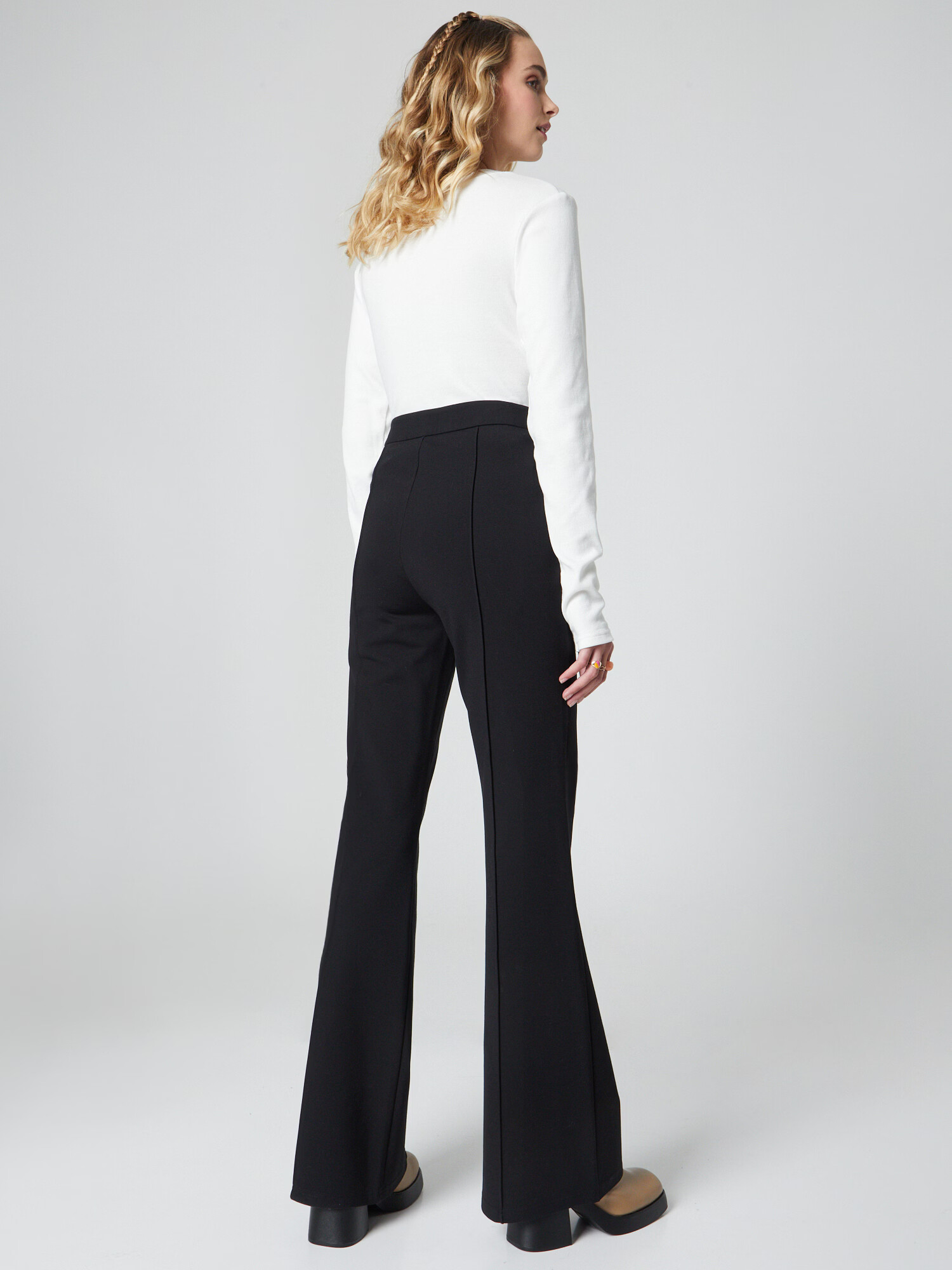 florence by mills exclusive for ABOUT YOU Pantaloni 'Spruce' negru - Pled.ro