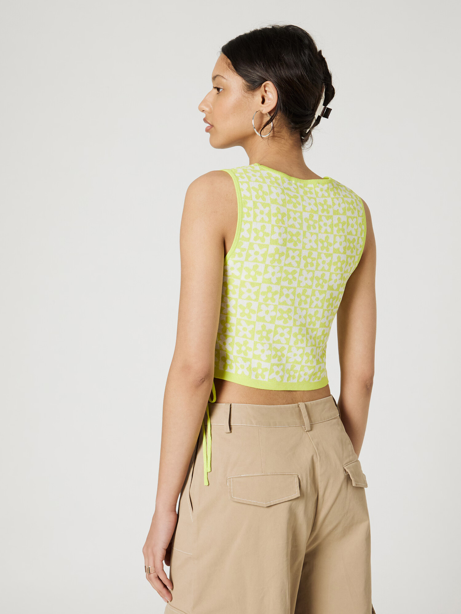 florence by mills exclusive for ABOUT YOU Top brodat 'Flower Child ' verde neon / alb - Pled.ro