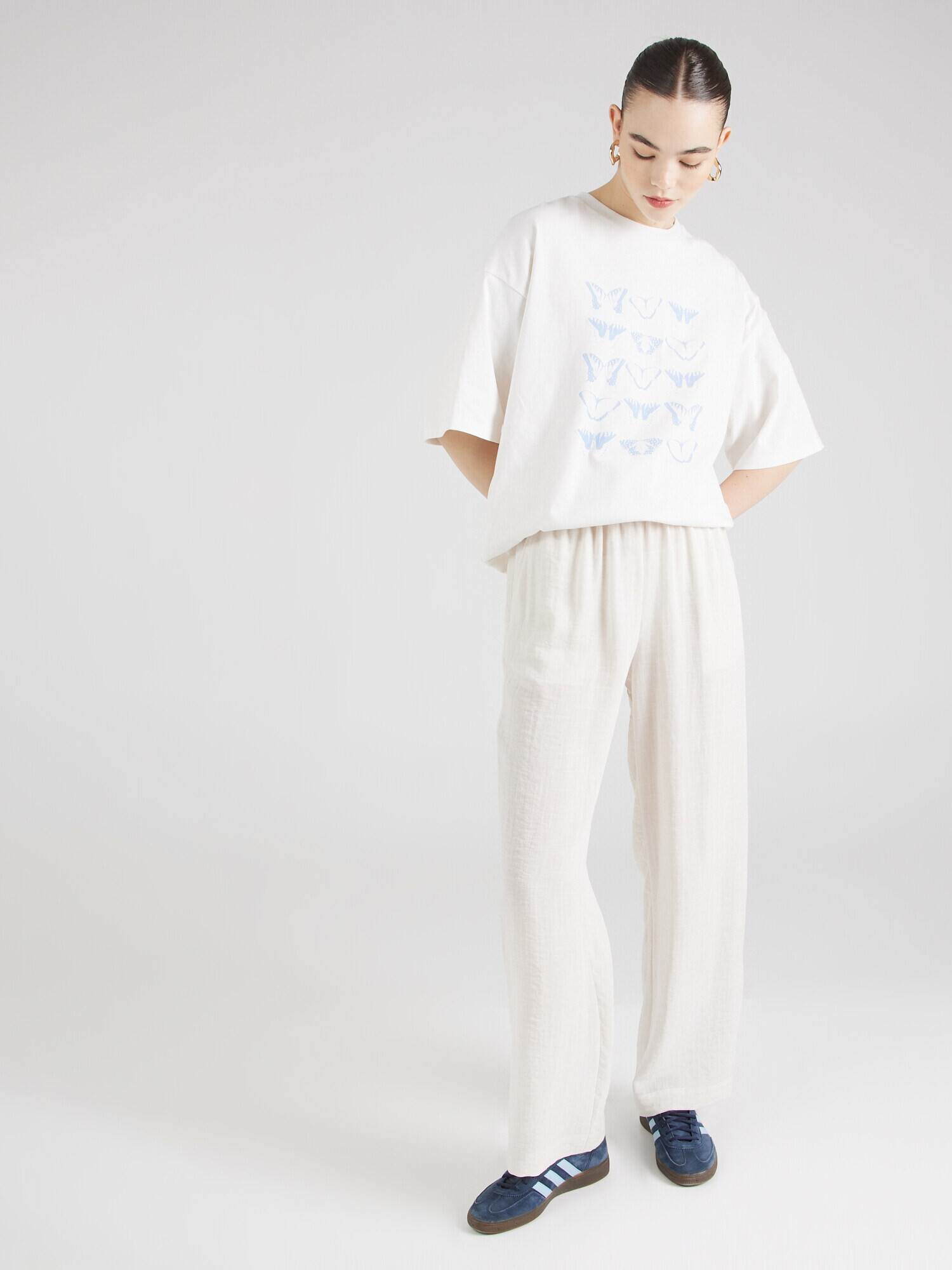 florence by mills exclusive for ABOUT YOU Tricou supradimensional 'Summer Rain' albastru deschis / alb - Pled.ro