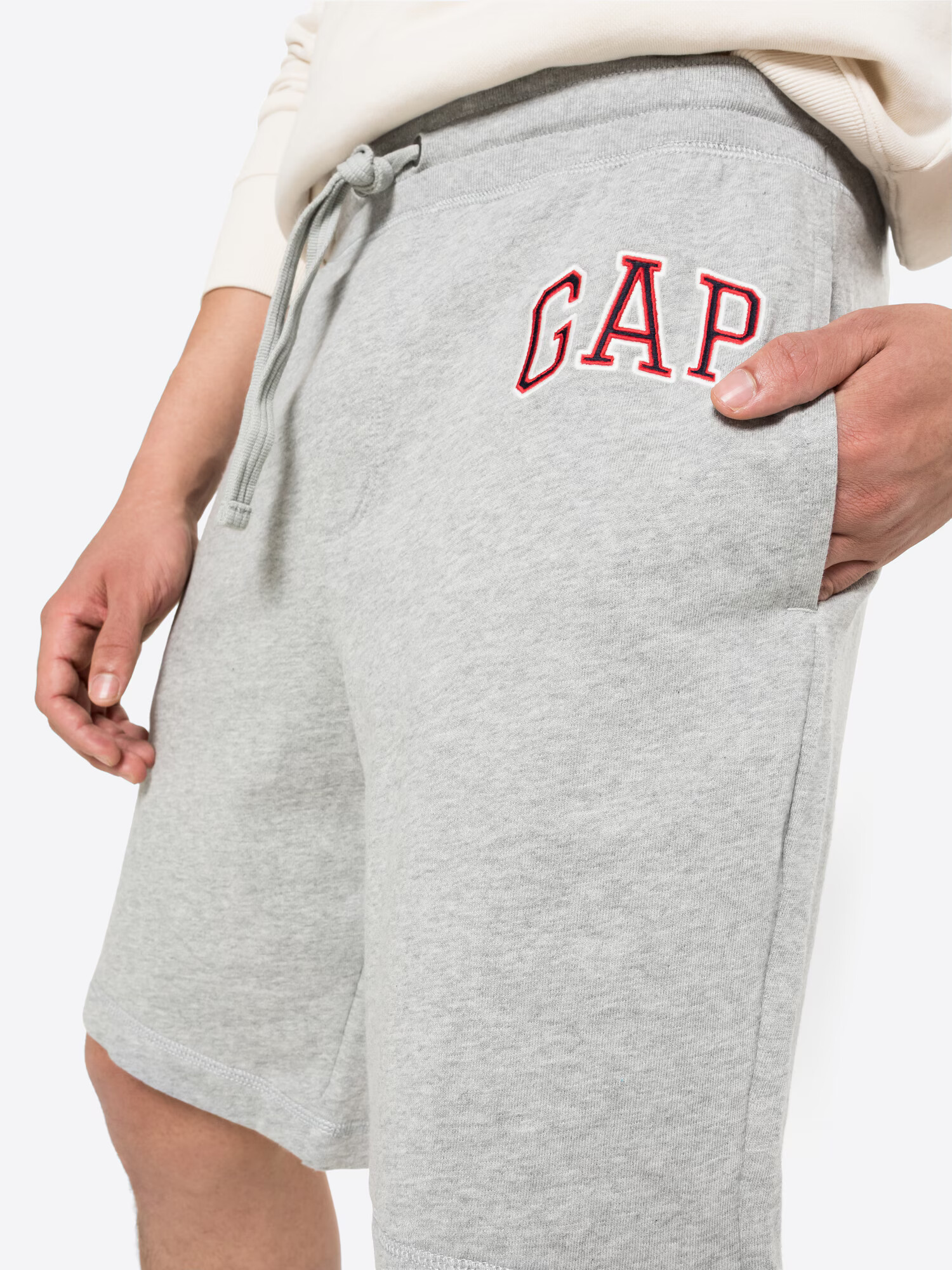 GAP Pantaloni 'ARCH' gri / roșu / negru / alb - Pled.ro